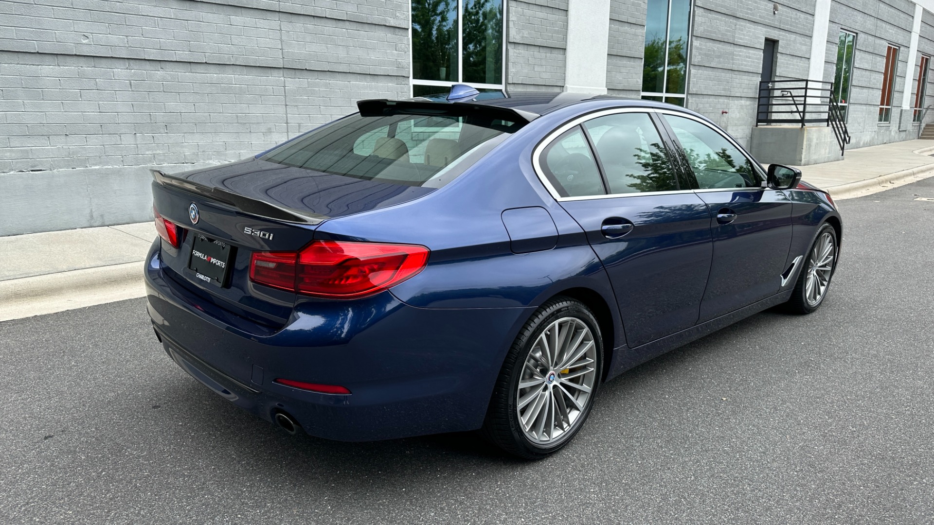 Used 2019 BMW 5 Series 530i / LIGHTING PACKAGE / CONVENIENCE PACKAGE / 19IN WHEELS for sale Sold at Formula Imports in Charlotte NC 28227 4