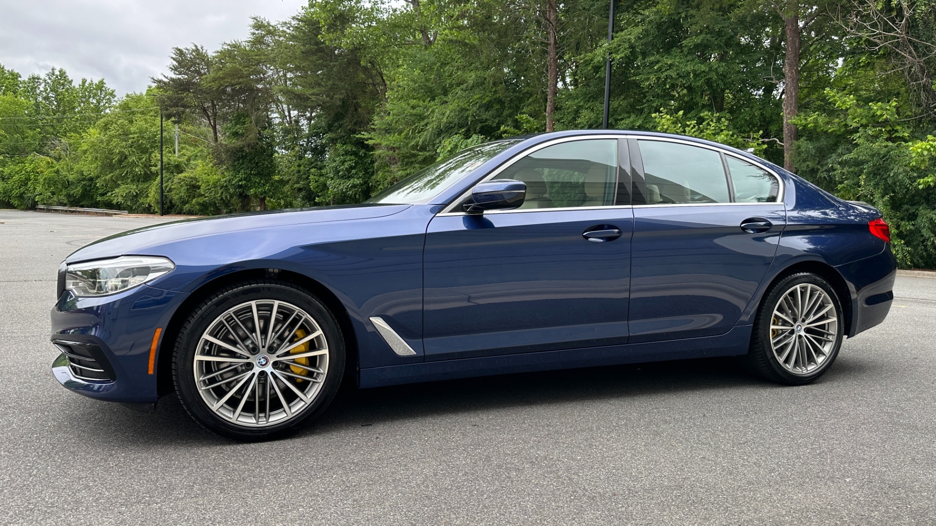 Used 2019 BMW 5 Series 530i / LIGHTING PACKAGE / CONVENIENCE PACKAGE / 19IN WHEELS for sale Sold at Formula Imports in Charlotte NC 28227 6