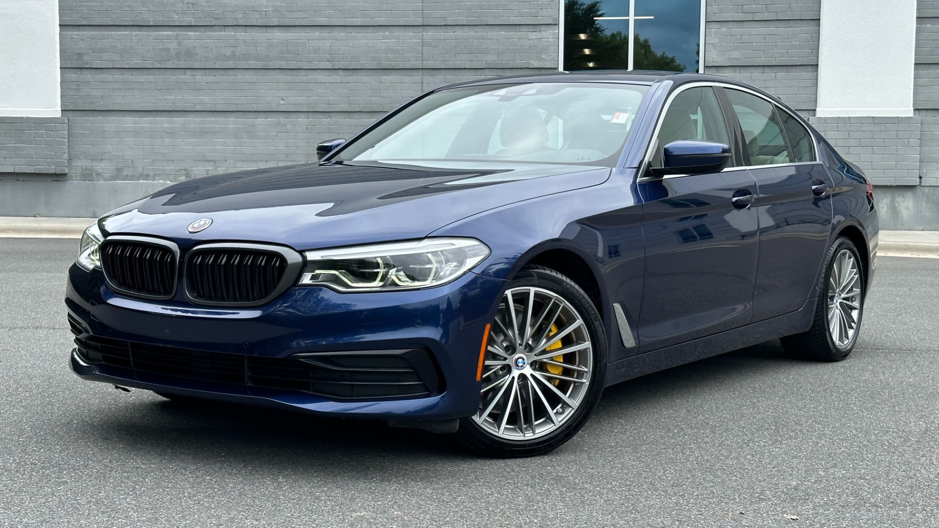 Used 2019 BMW 5 Series 530i / LIGHTING PACKAGE / CONVENIENCE PACKAGE / 19IN WHEELS for sale Sold at Formula Imports in Charlotte NC 28227 1