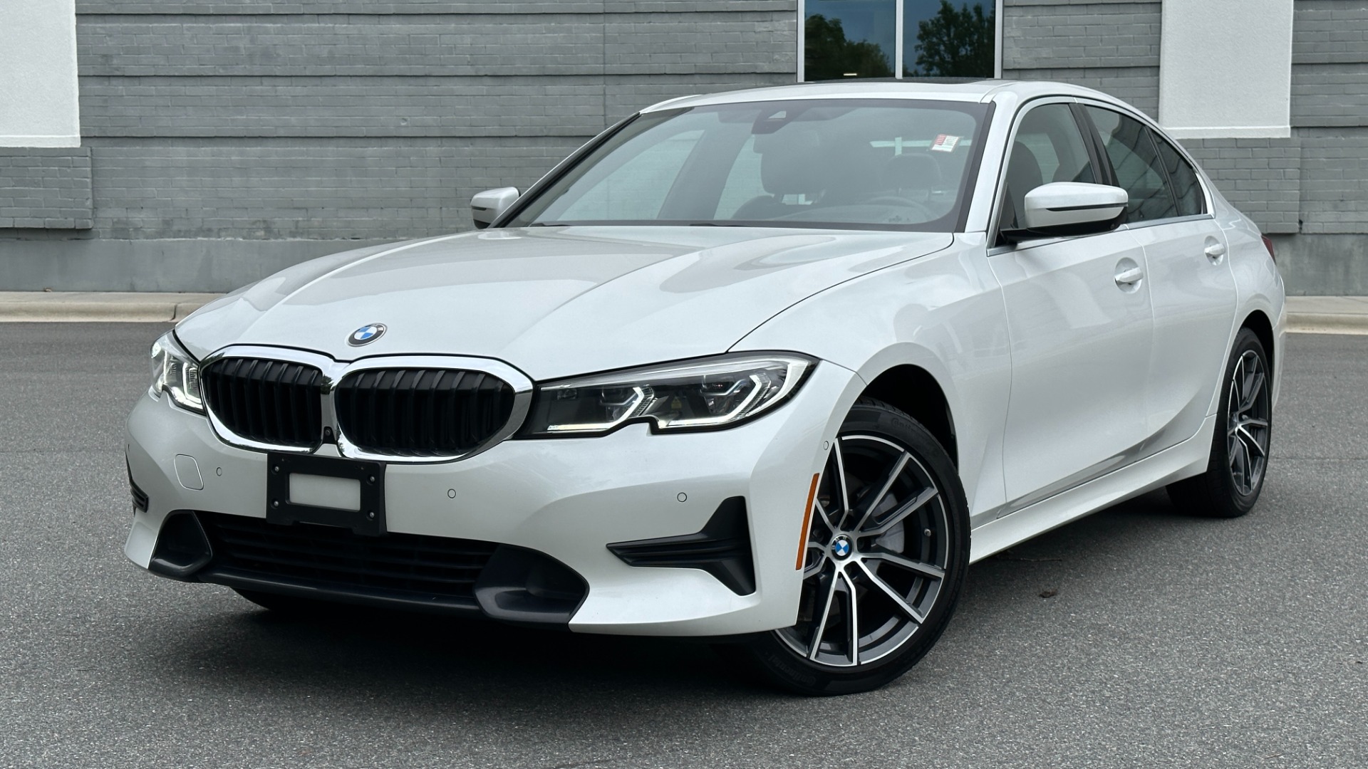 Used 2019 BMW 3 Series 330i xDrive / PREMIUM / LEATHER / EXECUTIVE / REMOTE START for sale $30,995 at Formula Imports in Charlotte NC 28227 1