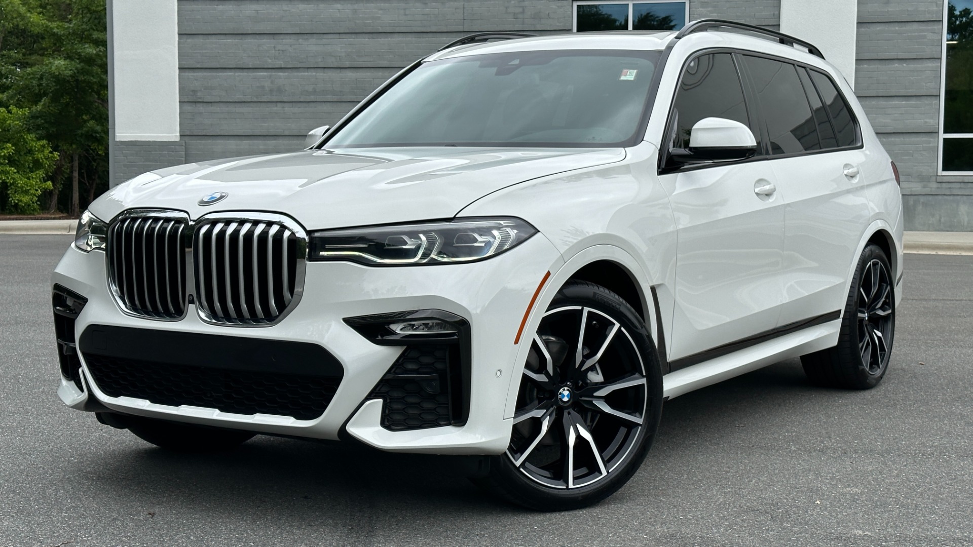 Used 2020 BMW X7 xDrive40i / 22IN WHEELS / CAPTAIN CHAIRS / M SPORT / PREMIUM PKG for sale $59,995 at Formula Imports in Charlotte NC 28227 1
