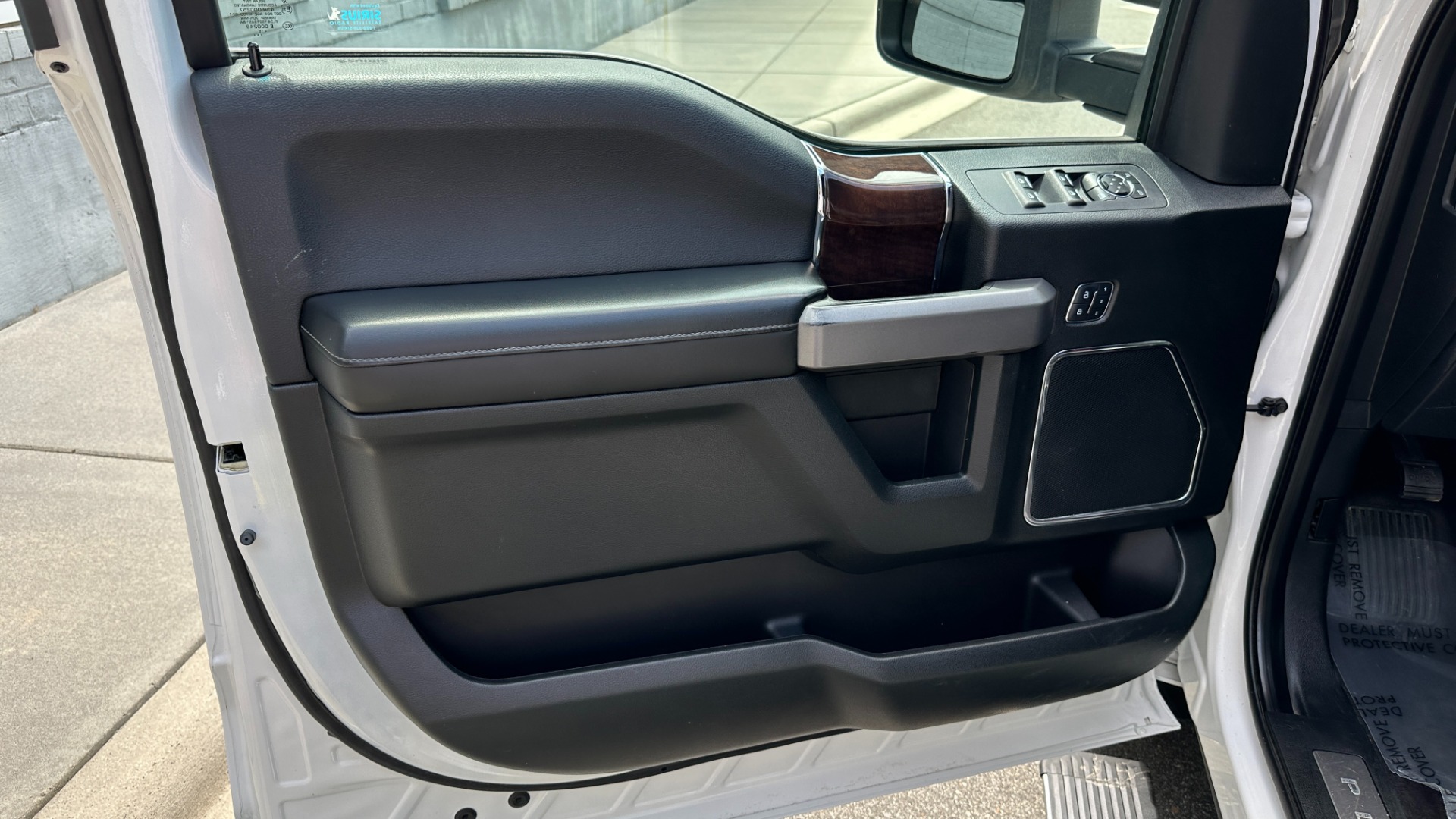 Used 2016 Ford F-150 PLATINUM / TECH PKG / BED COVER / LEATHER INTERIOR for sale $35,000 at Formula Imports in Charlotte NC 28227 10