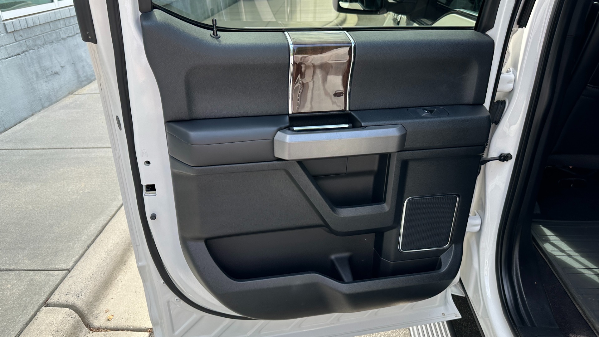Used 2016 Ford F-150 PLATINUM / TECH PKG / BED COVER / LEATHER INTERIOR for sale $35,000 at Formula Imports in Charlotte NC 28227 22