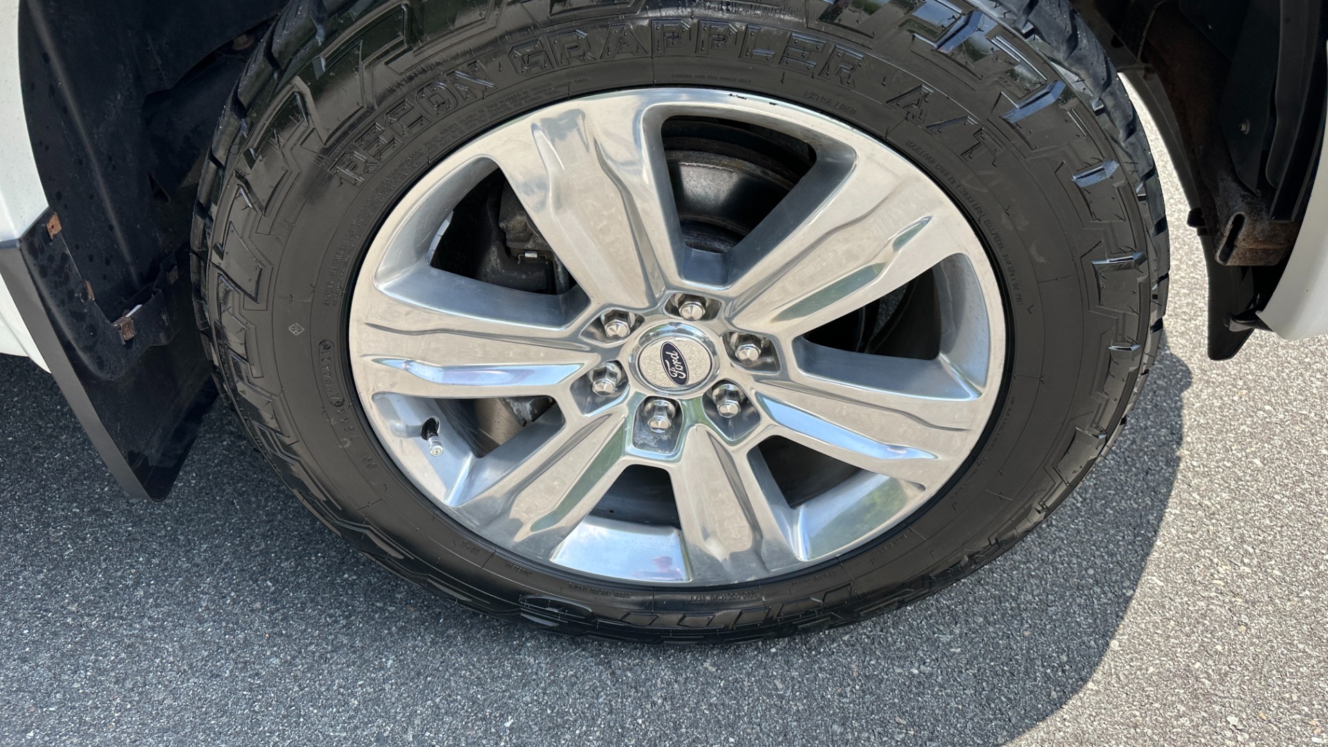 Used 2016 Ford F-150 PLATINUM / TECH PKG / BED COVER / LEATHER INTERIOR for sale $35,000 at Formula Imports in Charlotte NC 28227 50