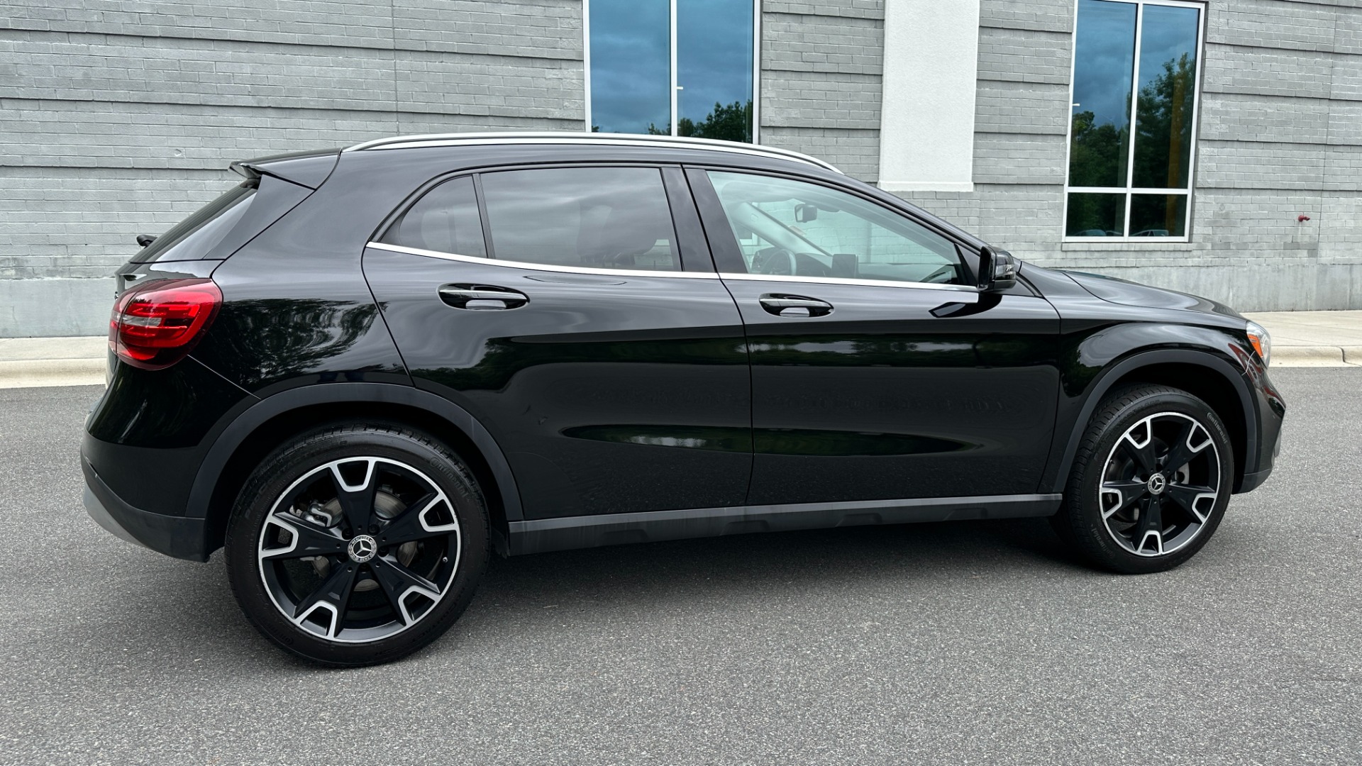 Used 2020 Mercedes-Benz GLA GLA 250 / 19IN WHEELS / WOOD TRIM / CONVENIENCE / PREMIUM for sale $30,995 at Formula Imports in Charlotte NC 28227 3