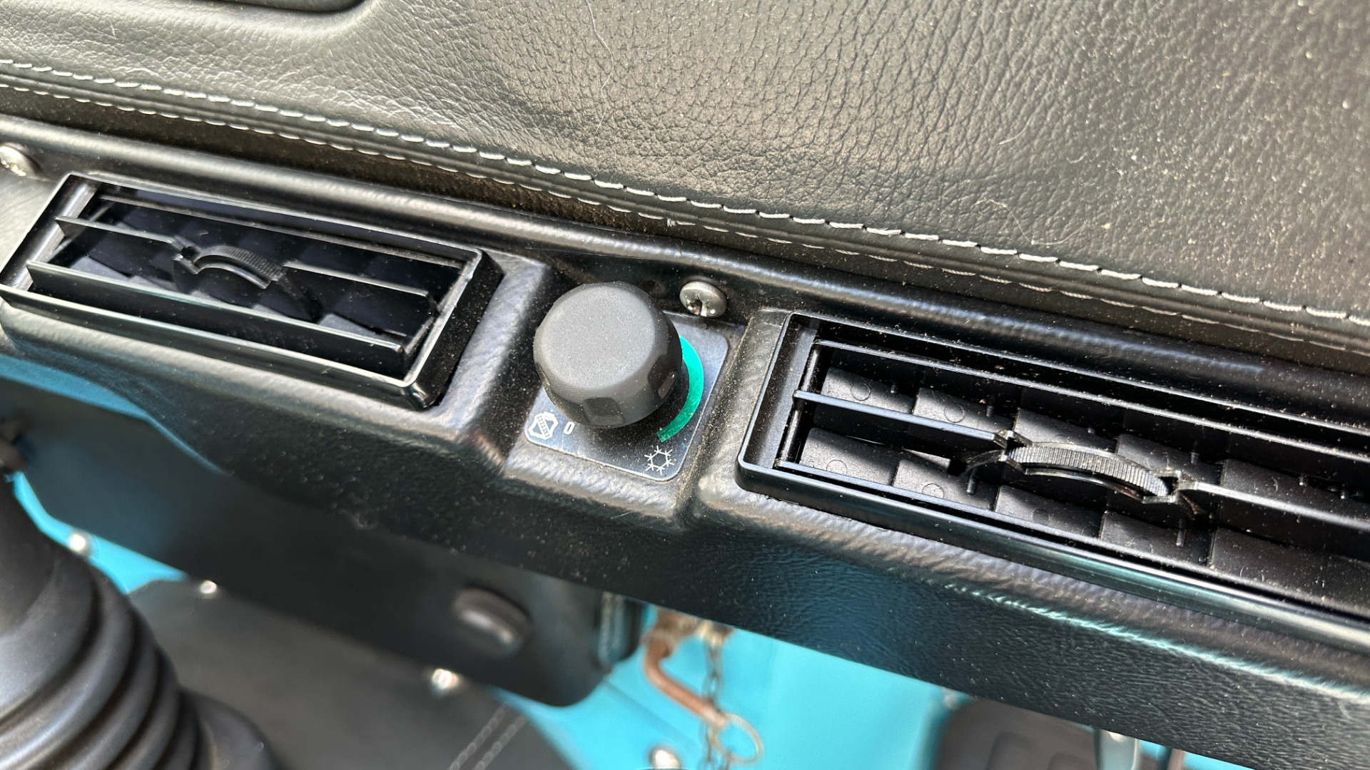 Used 1994 Land Rover Defender 110 CUSTOM BUILD / REBUILT POWERTRAIN / TDI300 DIESEL / 5SPD / BENCH SEATS for sale $81,995 at Formula Imports in Charlotte NC 28227 40