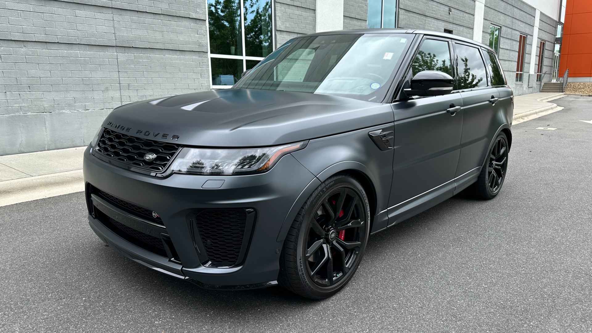 Used 2020 Land Rover Range Rover Sport SVR / SATIN SVO PAINT / DRIVE ASSIST / PREMIUM / TOW PACKAGE for sale $94,941 at Formula Imports in Charlotte NC 28227 2