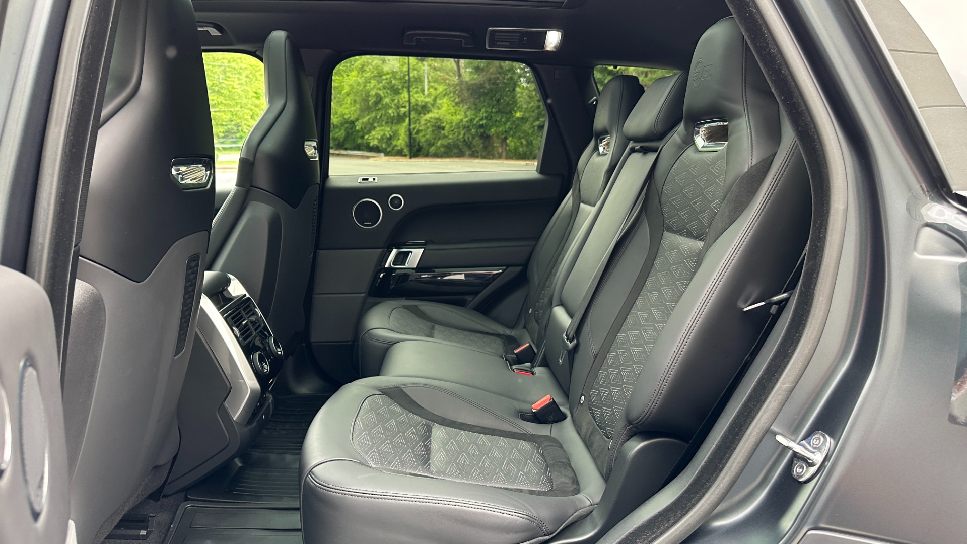 Used 2020 Land Rover Range Rover Sport SVR / SATIN SVO PAINT / DRIVE ASSIST / PREMIUM / TOW PACKAGE for sale $94,941 at Formula Imports in Charlotte NC 28227 26