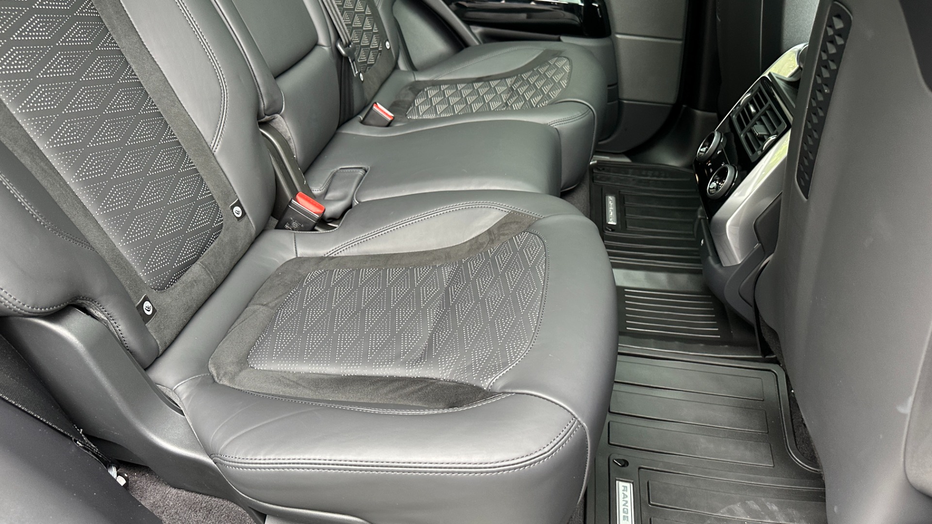 Used 2020 Land Rover Range Rover Sport SVR / SATIN SVO PAINT / DRIVE ASSIST / PREMIUM / TOW PACKAGE for sale $94,941 at Formula Imports in Charlotte NC 28227 37