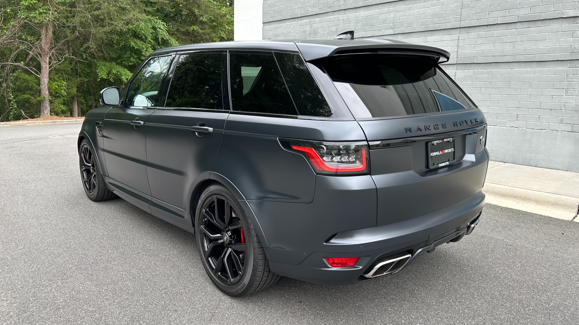 Used 2020 Land Rover Range Rover Sport SVR / SATIN SVO PAINT / DRIVE ASSIST / PREMIUM / TOW PACKAGE for sale $94,941 at Formula Imports in Charlotte NC 28227 4