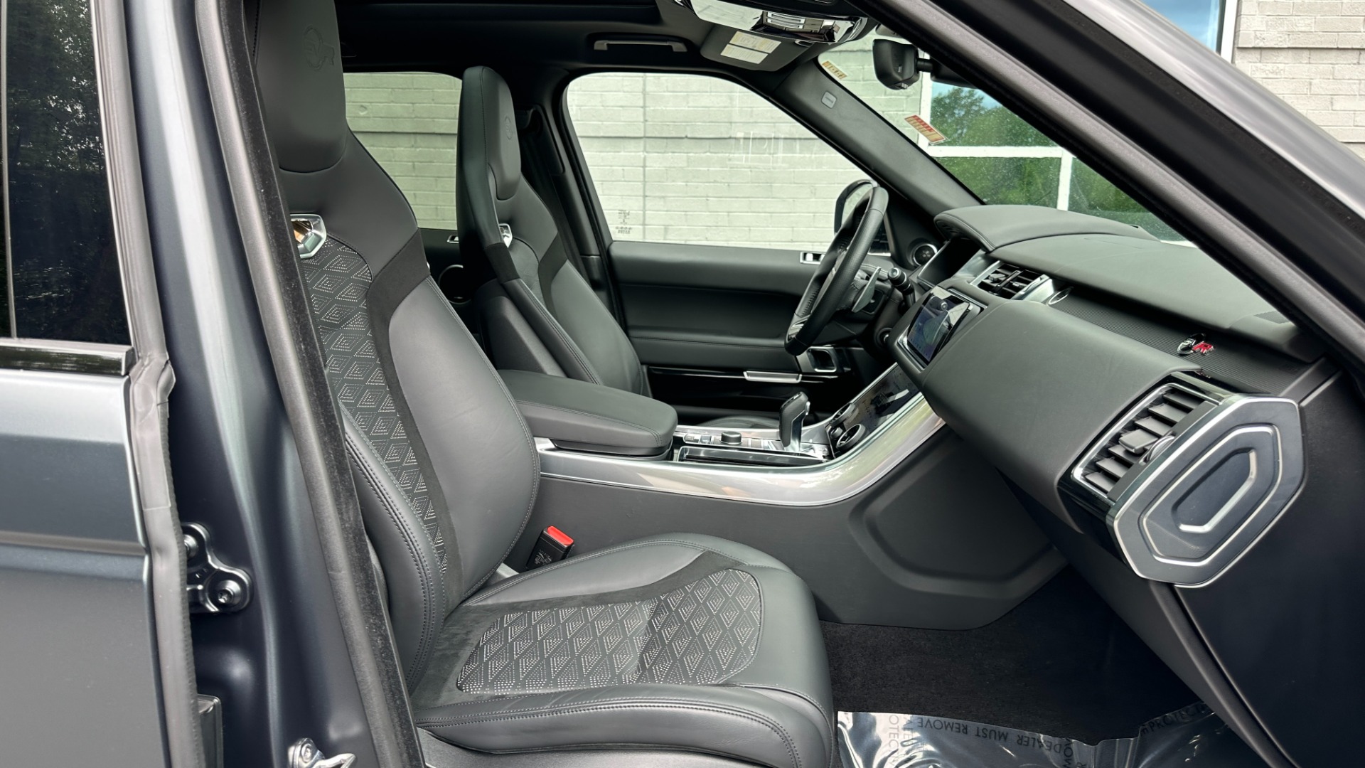 Used 2020 Land Rover Range Rover Sport SVR / SATIN SVO PAINT / DRIVE ASSIST / PREMIUM / TOW PACKAGE for sale $94,941 at Formula Imports in Charlotte NC 28227 40