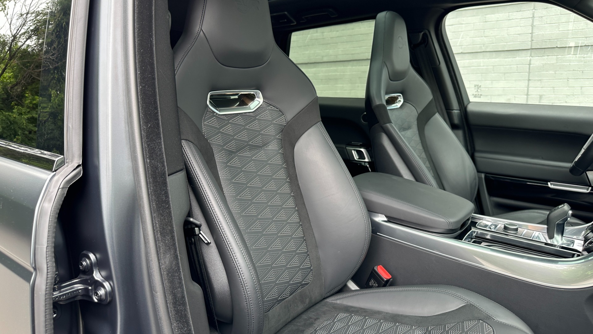 Used 2020 Land Rover Range Rover Sport SVR / SATIN SVO PAINT / DRIVE ASSIST / PREMIUM / TOW PACKAGE for sale $94,941 at Formula Imports in Charlotte NC 28227 41