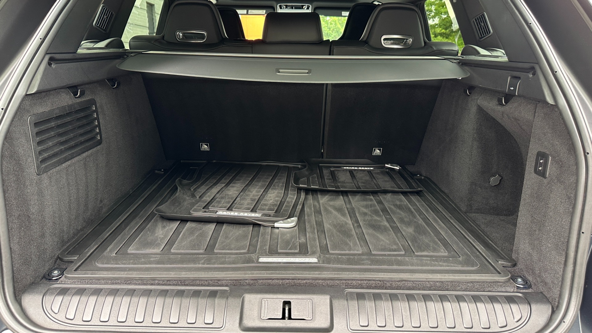 Used 2020 Land Rover Range Rover Sport SVR / SATIN SVO PAINT / DRIVE ASSIST / PREMIUM / TOW PACKAGE for sale $94,941 at Formula Imports in Charlotte NC 28227 49