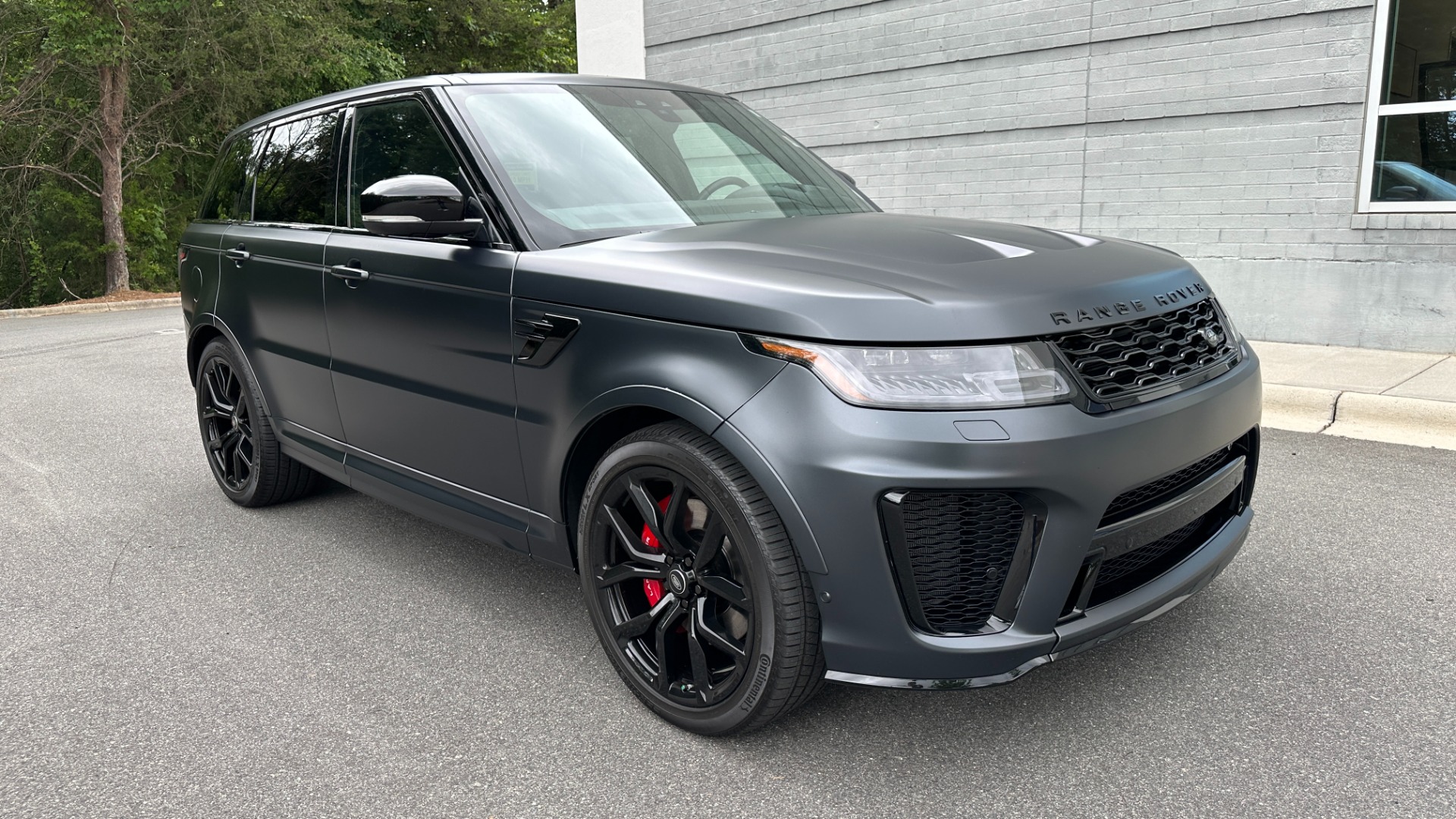 Used 2020 Land Rover Range Rover Sport SVR / SATIN SVO PAINT / DRIVE ASSIST / PREMIUM / TOW PACKAGE for sale $94,941 at Formula Imports in Charlotte NC 28227 5