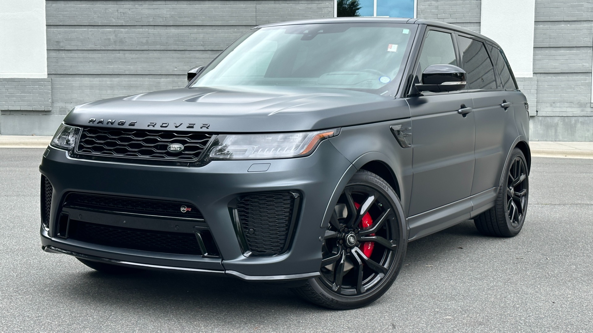 Used 2020 Land Rover Range Rover Sport SVR / SATIN SVO PAINT / DRIVE ASSIST / PREMIUM / TOW PACKAGE for sale $94,941 at Formula Imports in Charlotte NC 28227 1