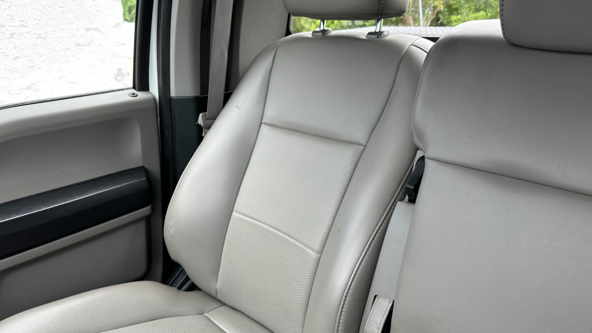 Used 2019 Ford F-150 XL / WORK TRUCK / VINYL SEATS / BED RACK / TOOLBOX / 2WD for sale $18,995 at Formula Imports in Charlotte NC 28227 17