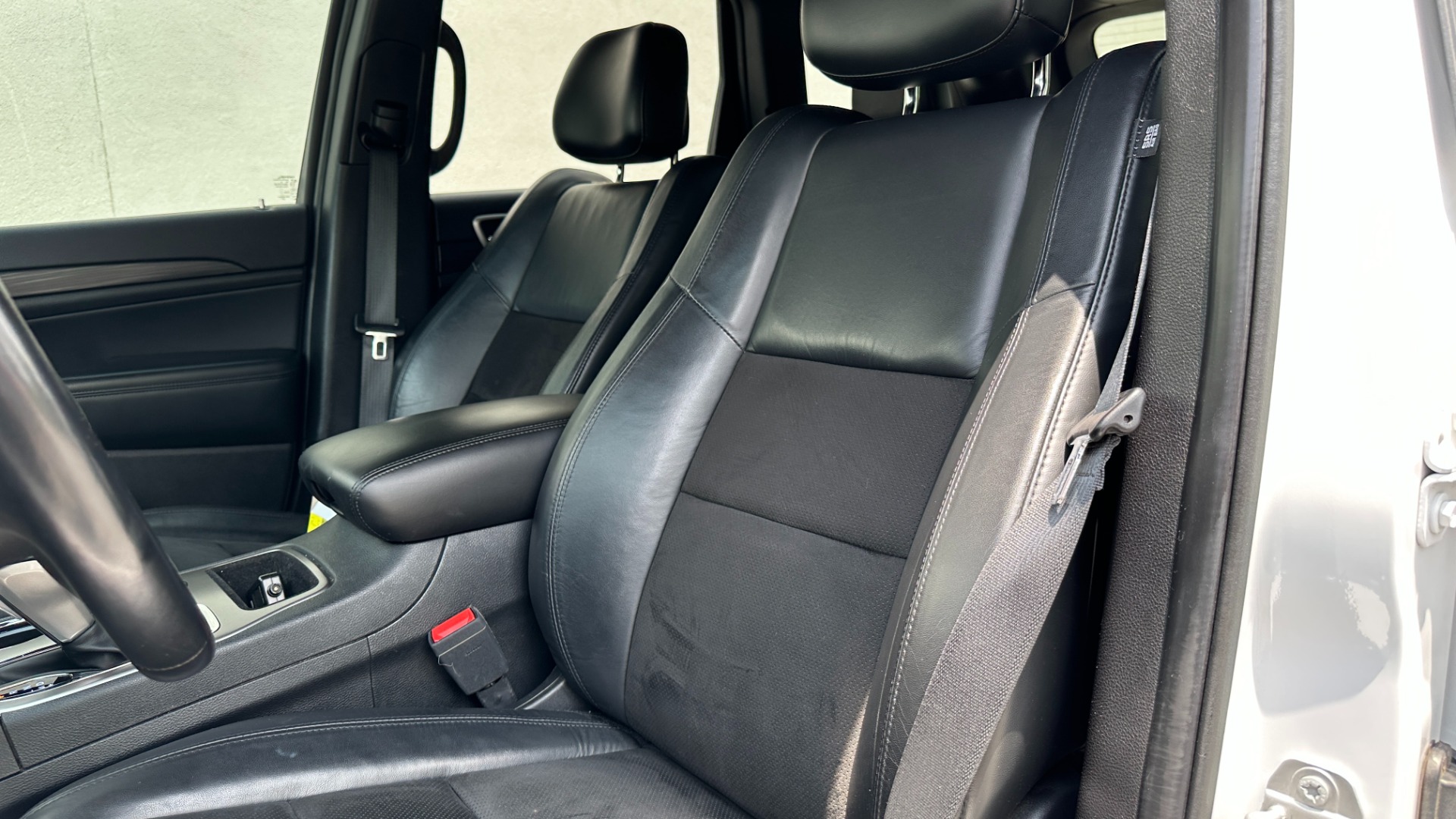 Used 2021 Jeep Grand Cherokee Laredo X for sale $33,995 at Formula Imports in Charlotte NC 28227 13
