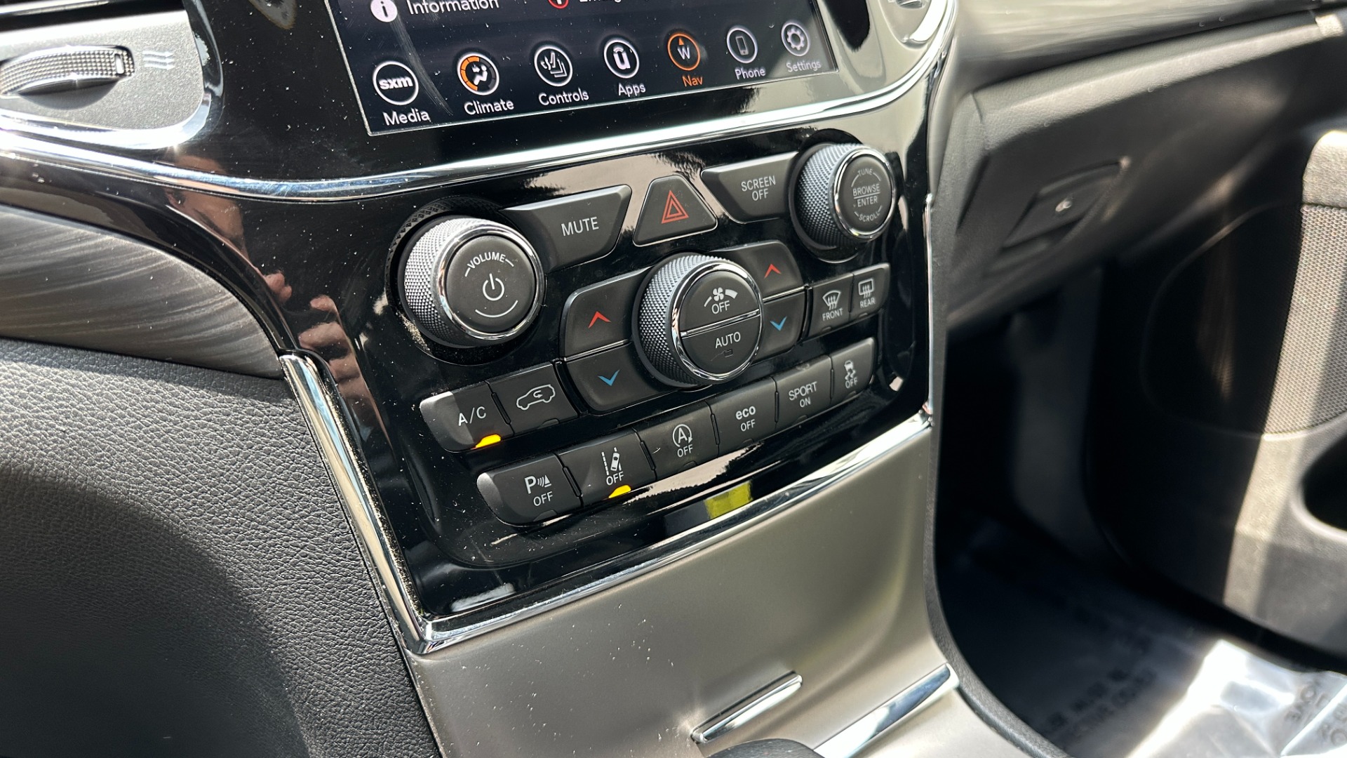 Used 2021 Jeep Grand Cherokee Laredo X for sale $33,995 at Formula Imports in Charlotte NC 28227 19