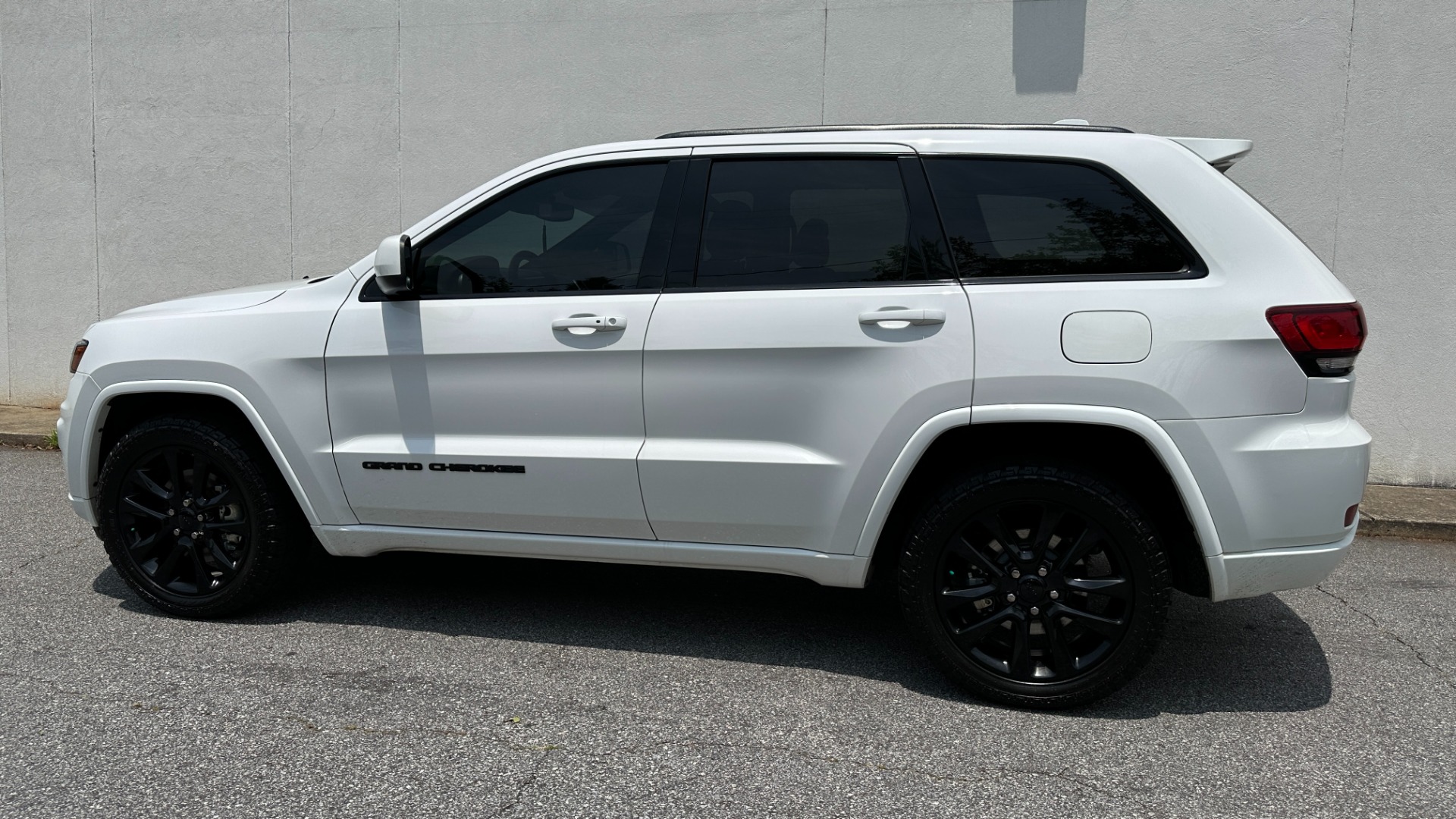 Used 2021 Jeep Grand Cherokee Laredo X for sale $33,995 at Formula Imports in Charlotte NC 28227 3