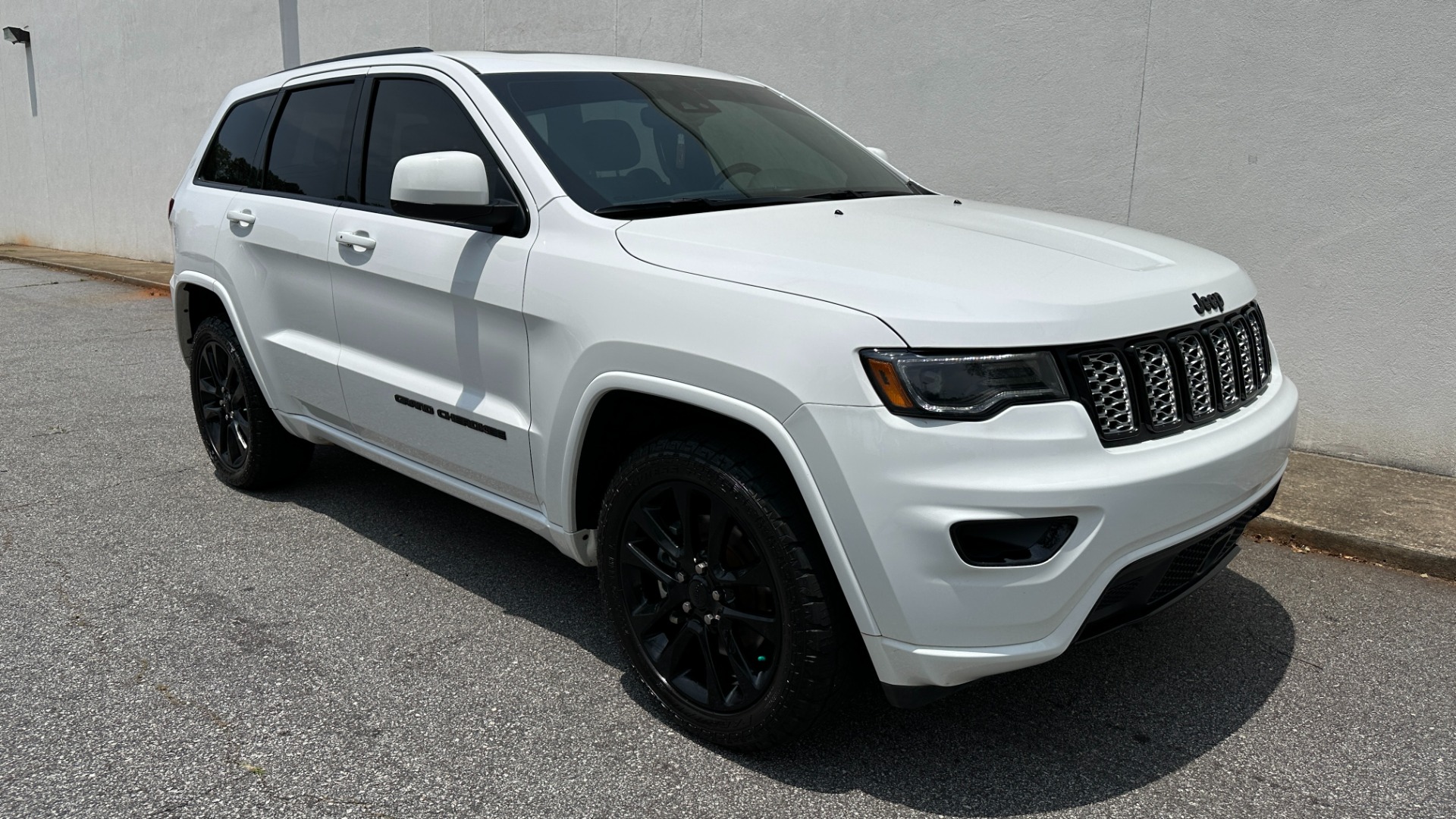 Used 2021 Jeep Grand Cherokee Laredo X for sale $33,995 at Formula Imports in Charlotte NC 28227 7