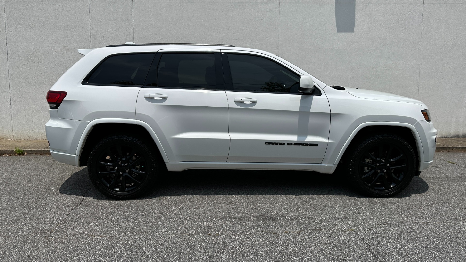 Used 2021 Jeep Grand Cherokee Laredo X for sale $33,995 at Formula Imports in Charlotte NC 28227 8