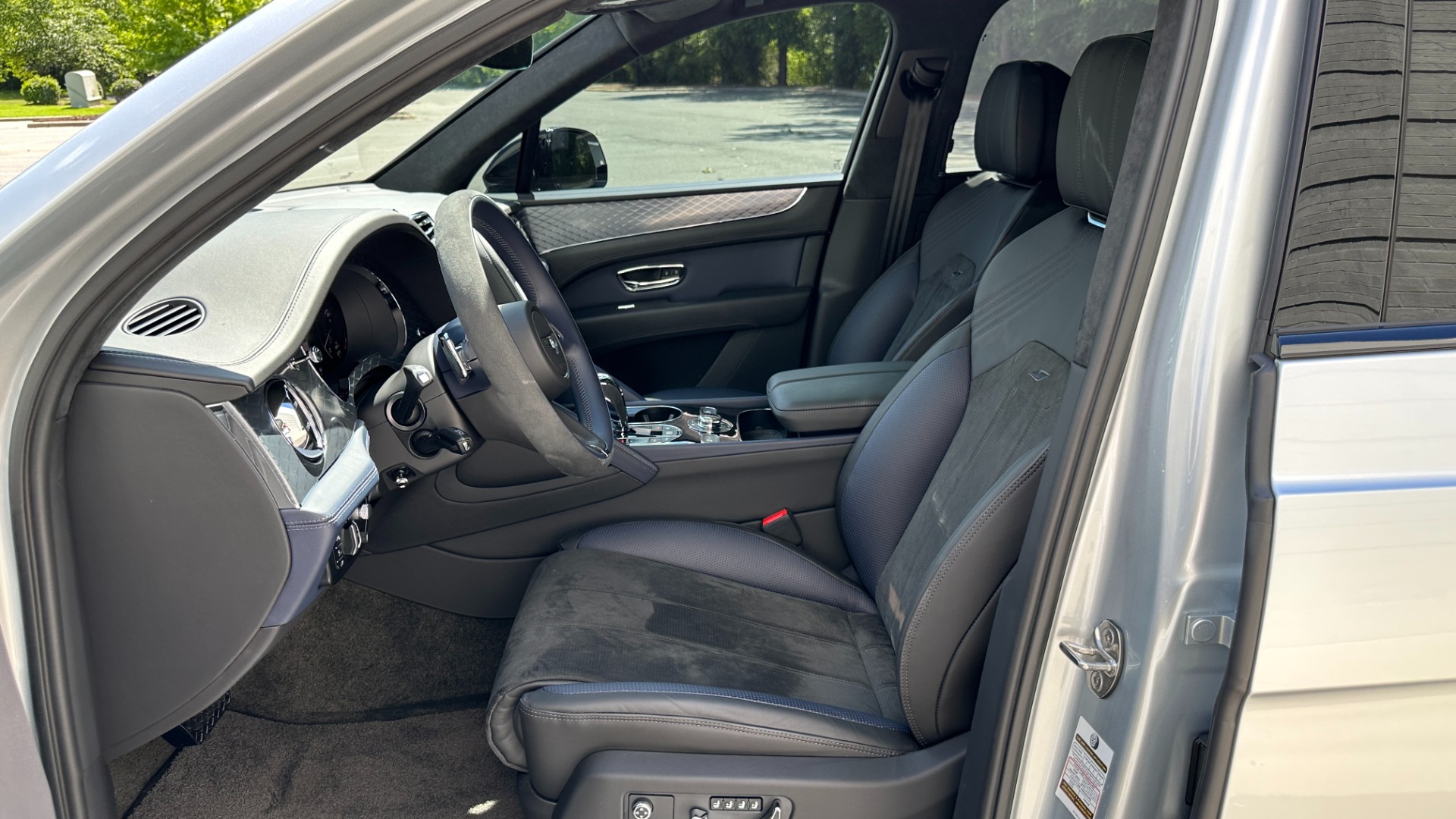 Used 2022 Bentley Bentayga S / CUSTOM AL13 WHEELS / TOURING / COMFORT / MOOD LIGHTING for sale $234,900 at Formula Imports in Charlotte NC 28227 13