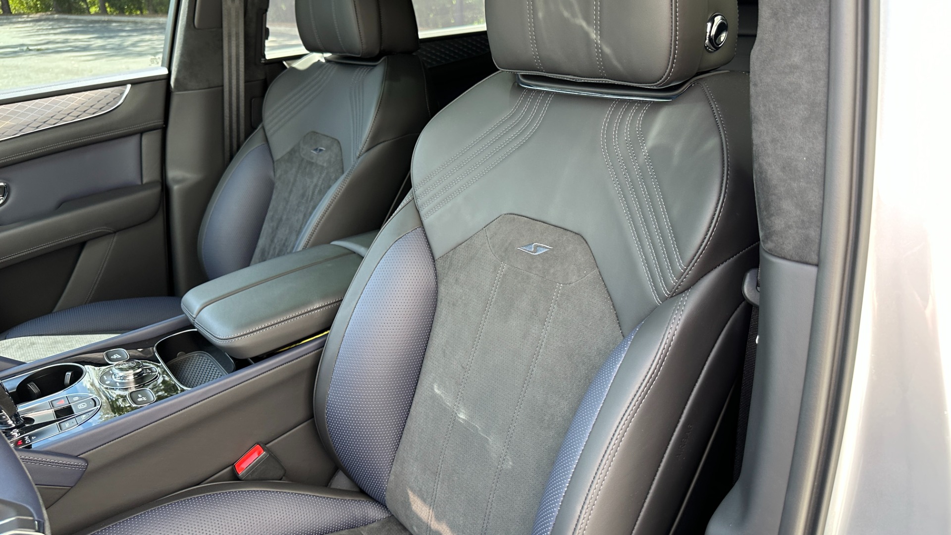 Used 2022 Bentley Bentayga S / CUSTOM AL13 WHEELS / TOURING / COMFORT / MOOD LIGHTING for sale $234,900 at Formula Imports in Charlotte NC 28227 14