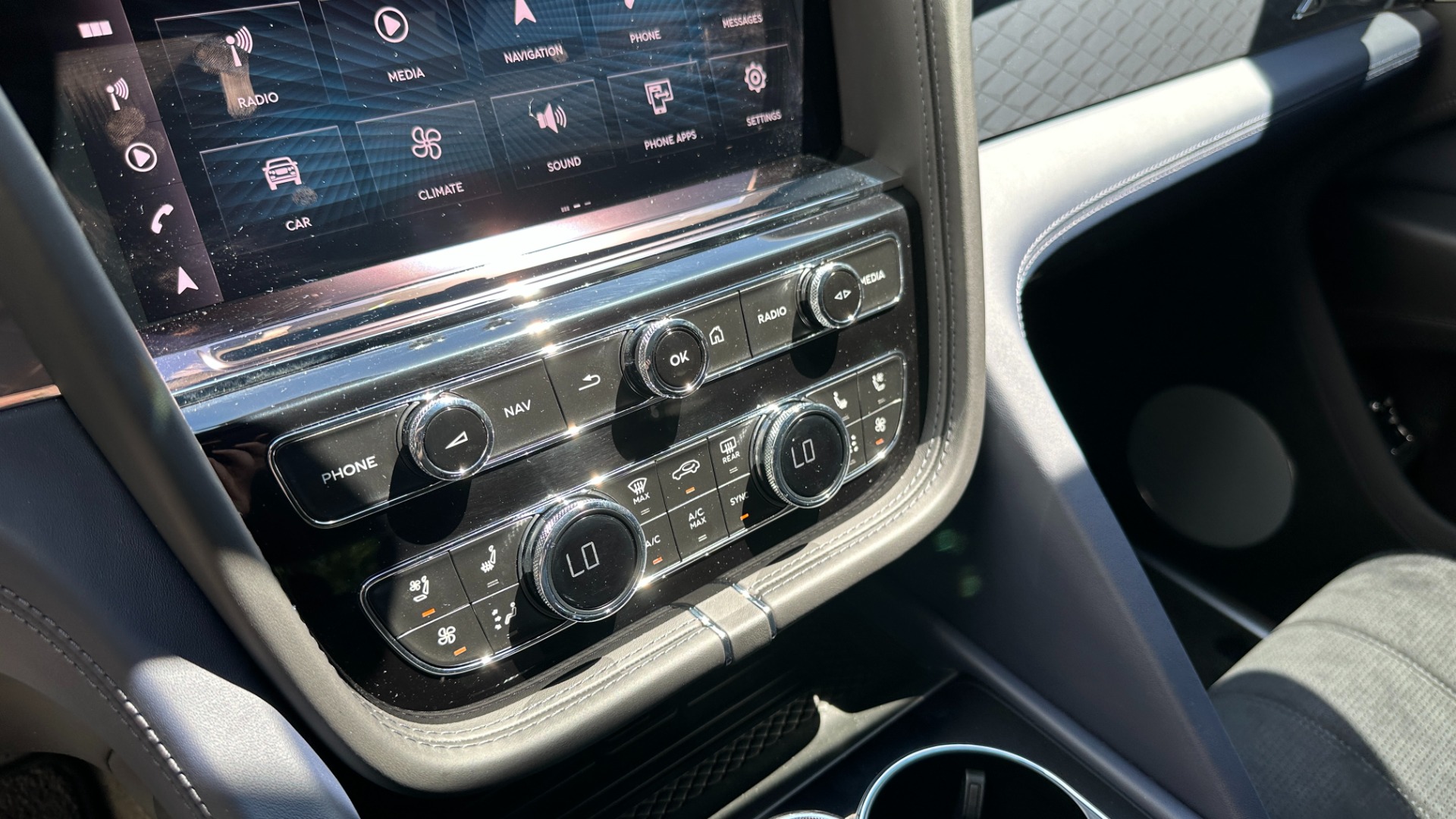 Used 2022 Bentley Bentayga S / CUSTOM AL13 WHEELS / TOURING / COMFORT / MOOD LIGHTING for sale $234,900 at Formula Imports in Charlotte NC 28227 23
