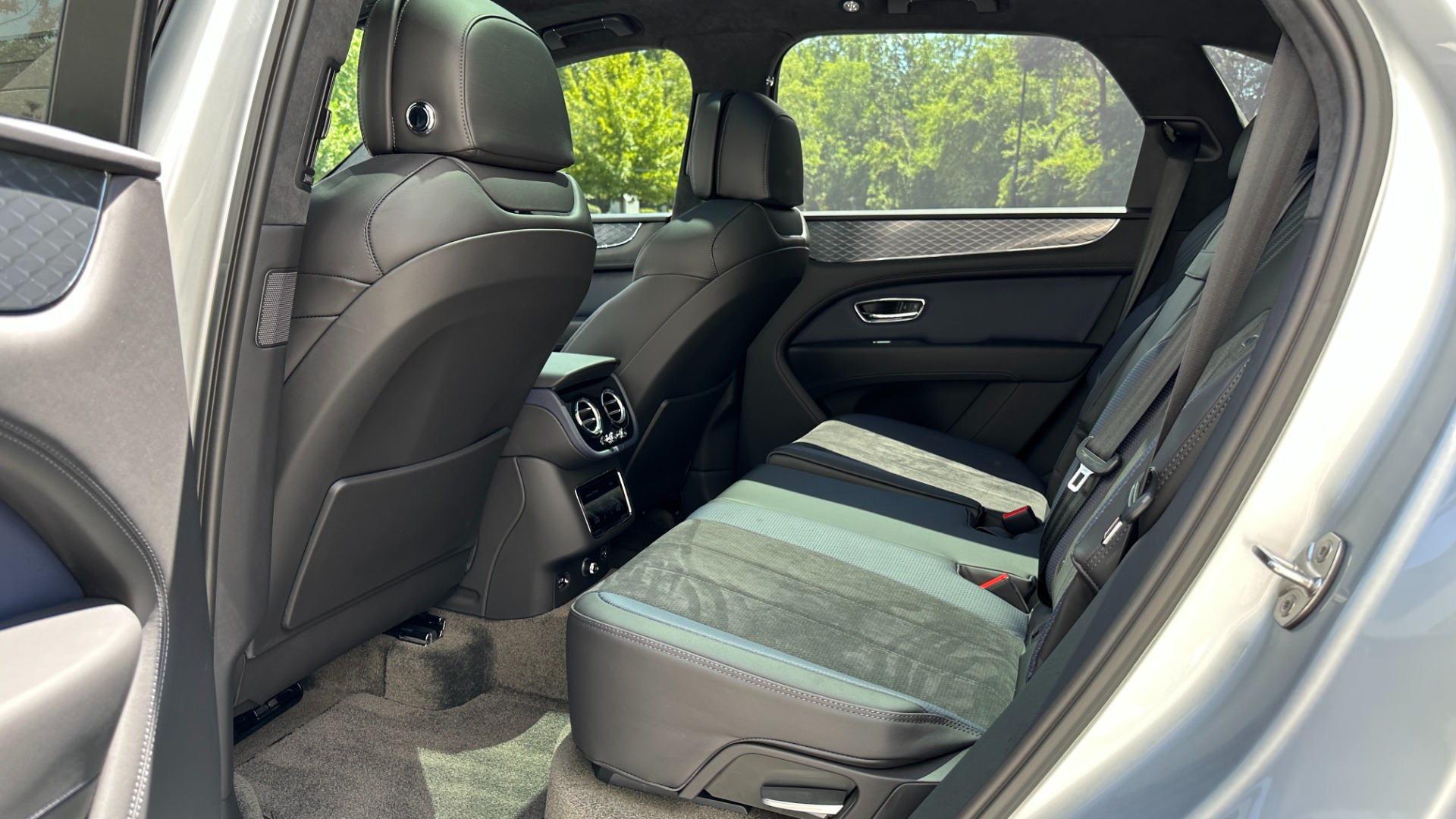 Used 2022 Bentley Bentayga S / CUSTOM AL13 WHEELS / TOURING / COMFORT / MOOD LIGHTING for sale $234,900 at Formula Imports in Charlotte NC 28227 28