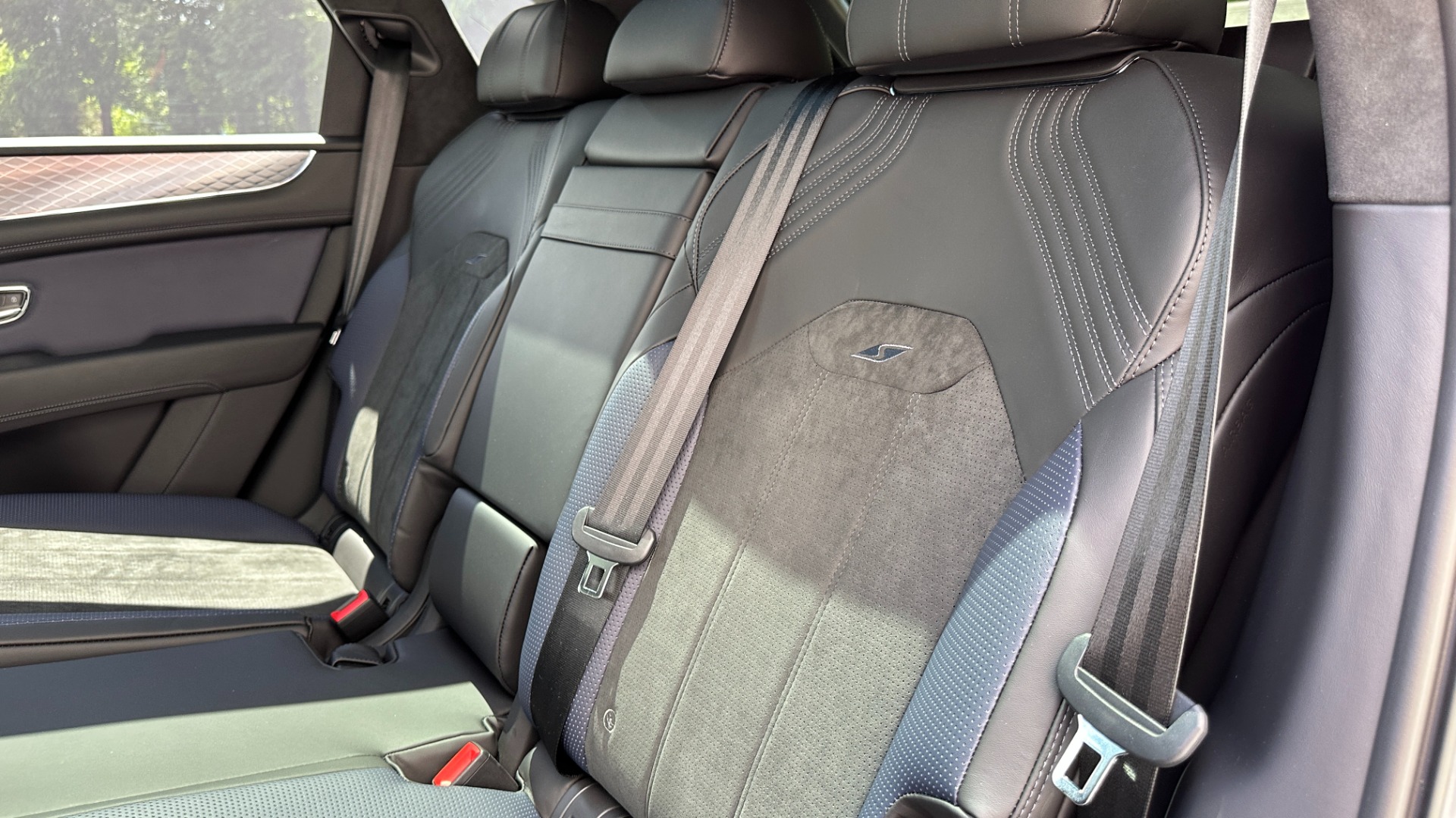 Used 2022 Bentley Bentayga S / CUSTOM AL13 WHEELS / TOURING / COMFORT / MOOD LIGHTING for sale $234,900 at Formula Imports in Charlotte NC 28227 29