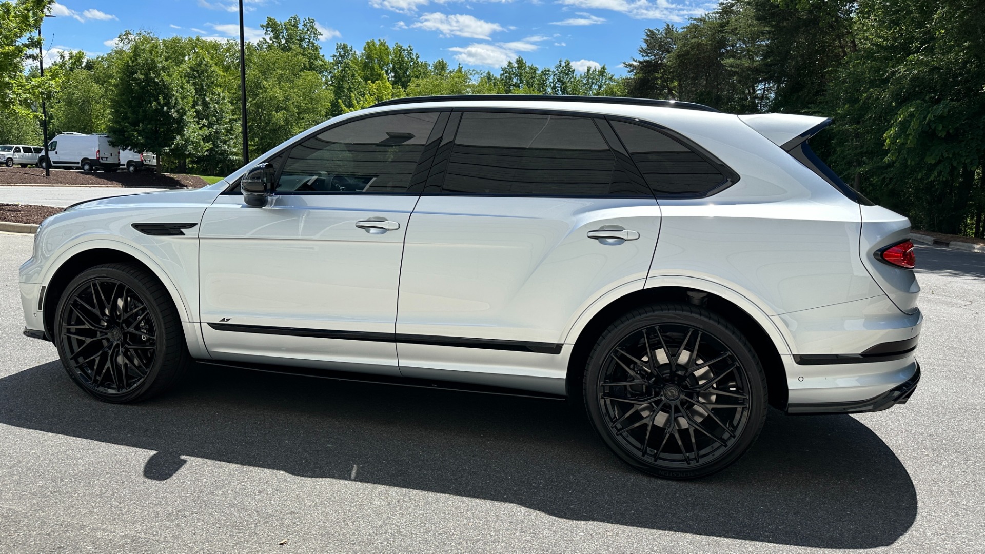 Used 2022 Bentley Bentayga S / CUSTOM AL13 WHEELS / TOURING / COMFORT / MOOD LIGHTING for sale $234,900 at Formula Imports in Charlotte NC 28227 3