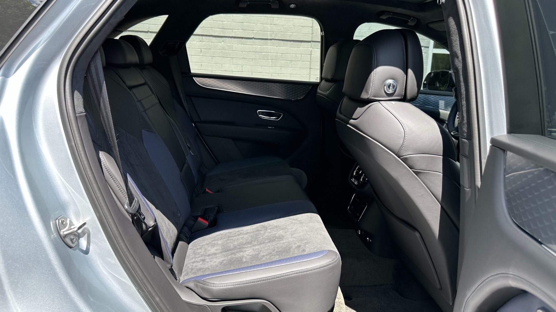 Used 2022 Bentley Bentayga S / CUSTOM AL13 WHEELS / TOURING / COMFORT / MOOD LIGHTING for sale $234,900 at Formula Imports in Charlotte NC 28227 34