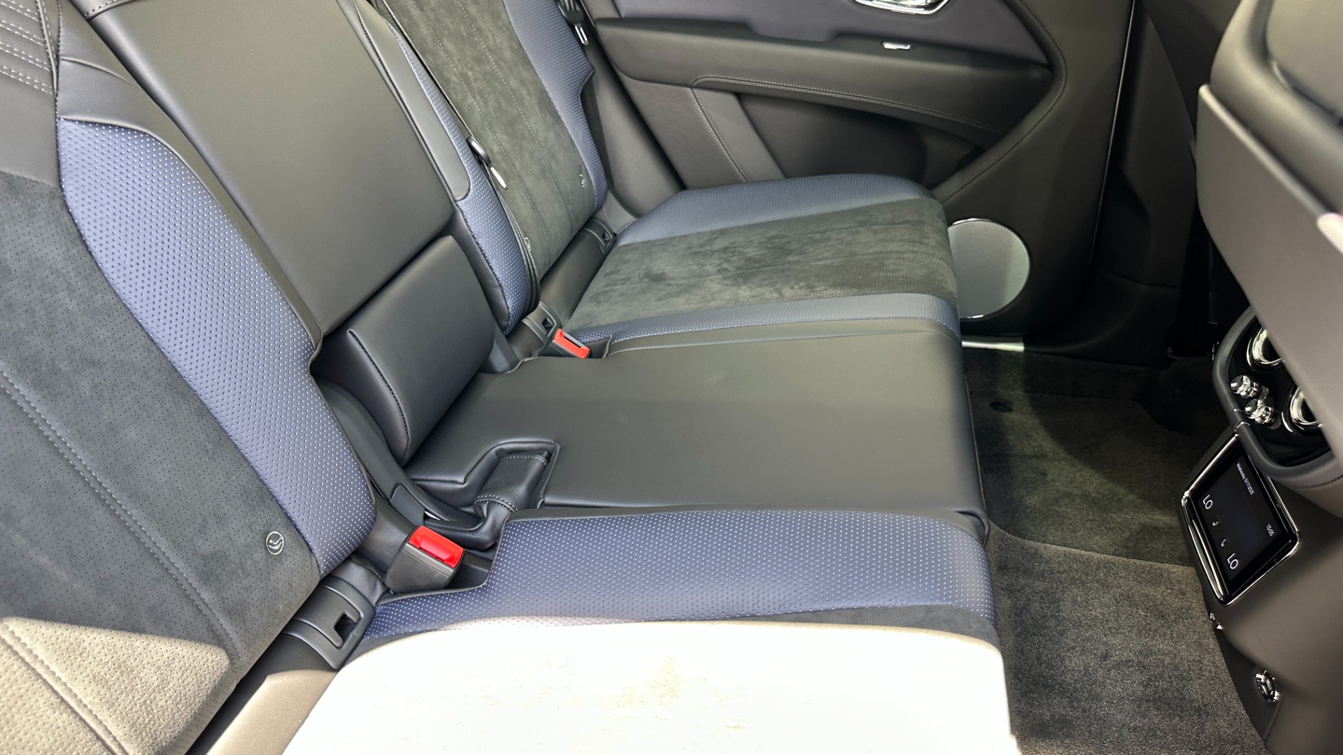 Used 2022 Bentley Bentayga S / CUSTOM AL13 WHEELS / TOURING / COMFORT / MOOD LIGHTING for sale $234,900 at Formula Imports in Charlotte NC 28227 36