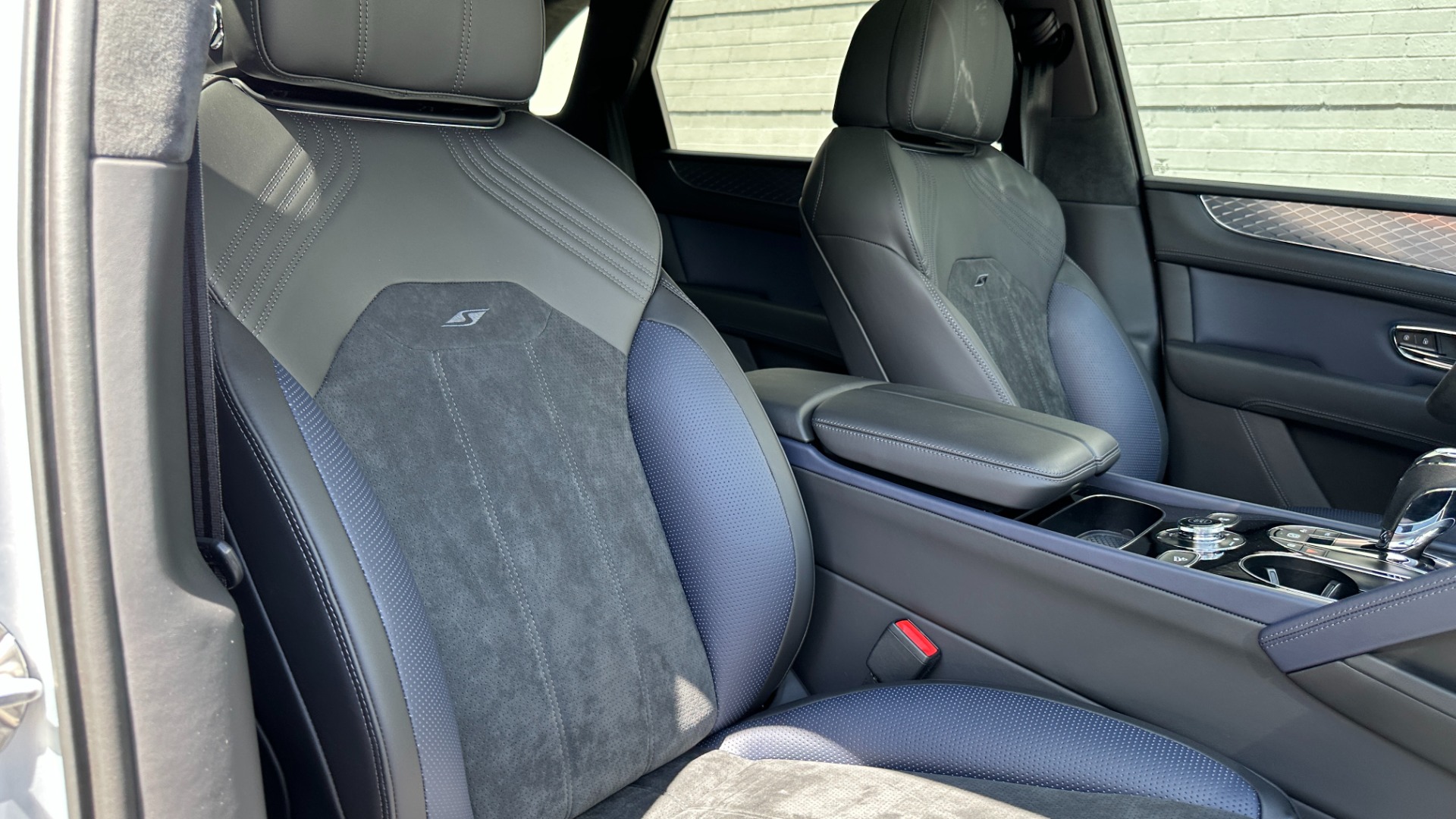 Used 2022 Bentley Bentayga S / CUSTOM AL13 WHEELS / TOURING / COMFORT / MOOD LIGHTING for sale $234,900 at Formula Imports in Charlotte NC 28227 41