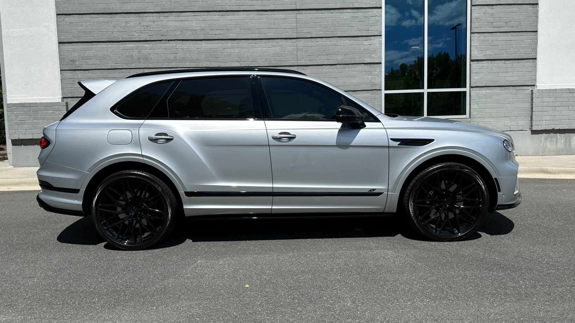 Used 2022 Bentley Bentayga S / CUSTOM AL13 WHEELS / TOURING / COMFORT / MOOD LIGHTING for sale $234,900 at Formula Imports in Charlotte NC 28227 6