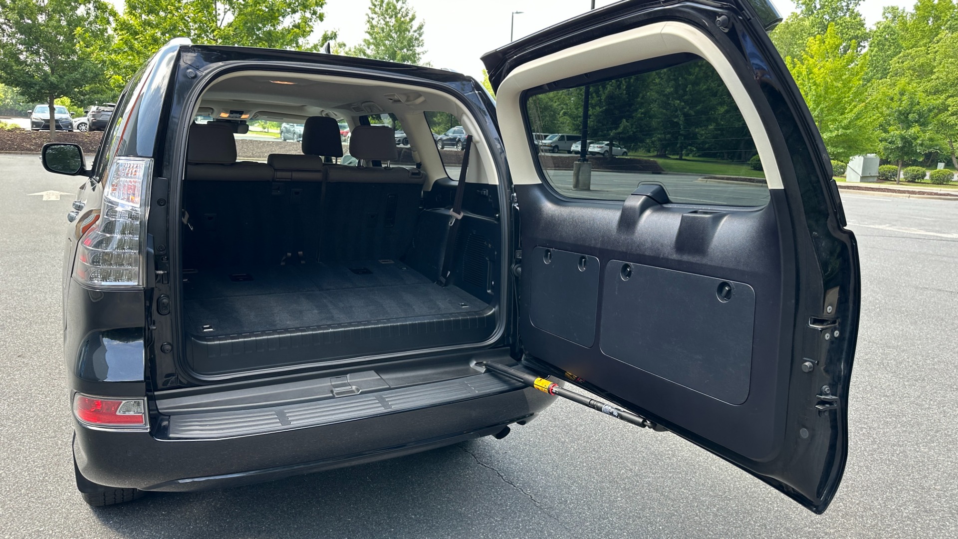 Used 2020 Lexus GX GX 460 PREMIUM / LEATHER STEERING / LEATHER INTERIOR / 4WD for sale Sold at Formula Imports in Charlotte NC 28227 40