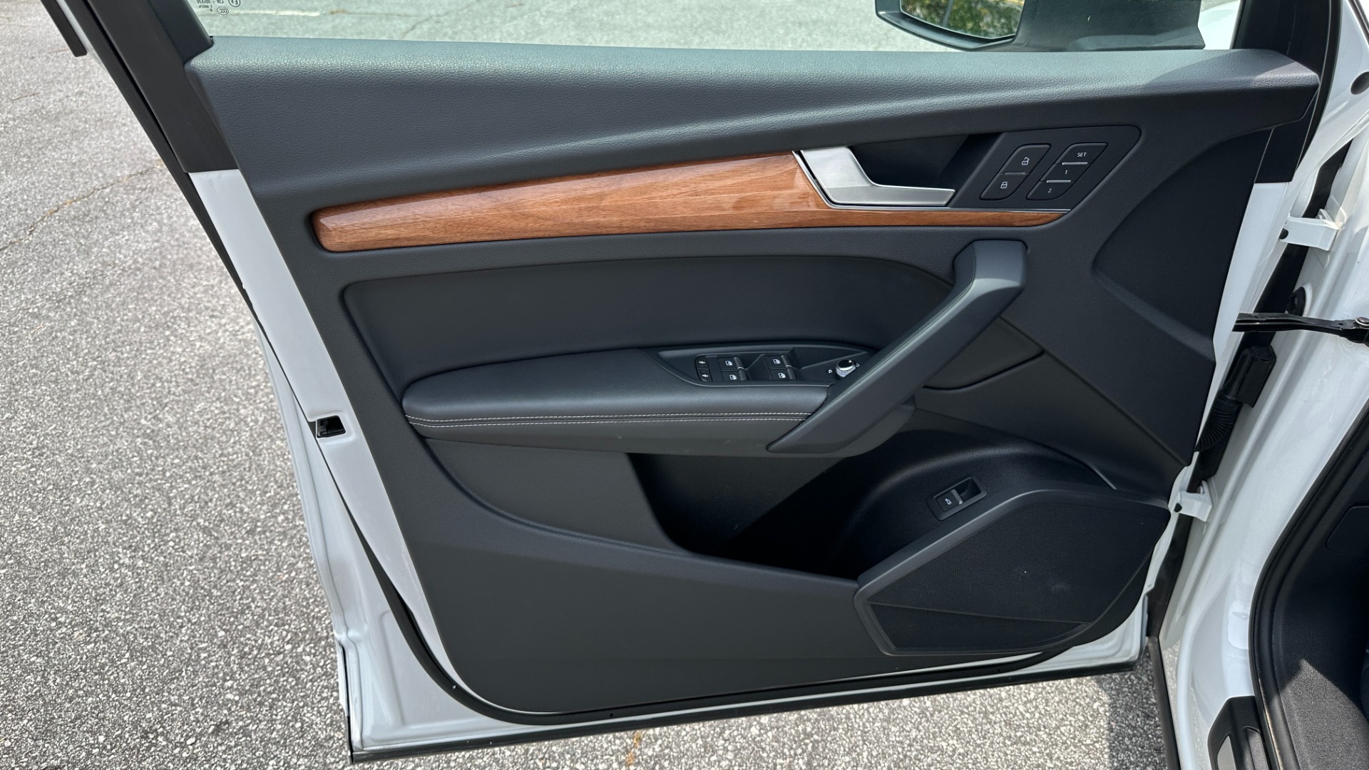 Used 2021 Audi Q5 PREMIUM PLUS / WOOD TRIM / PANORAMIC ROOF / TOUCH SCREEN for sale $29,895 at Formula Imports in Charlotte NC 28227 10