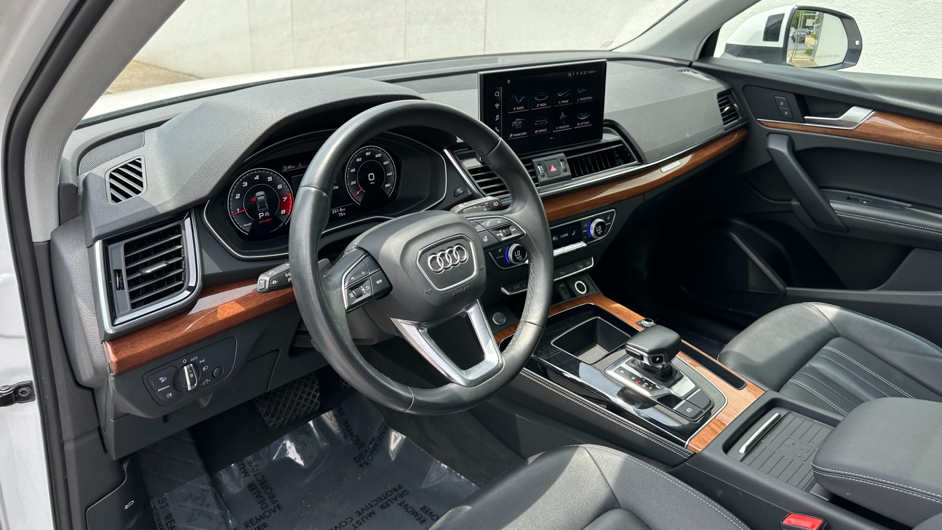 Used 2021 Audi Q5 PREMIUM PLUS / WOOD TRIM / PANORAMIC ROOF / TOUCH SCREEN for sale $29,895 at Formula Imports in Charlotte NC 28227 11