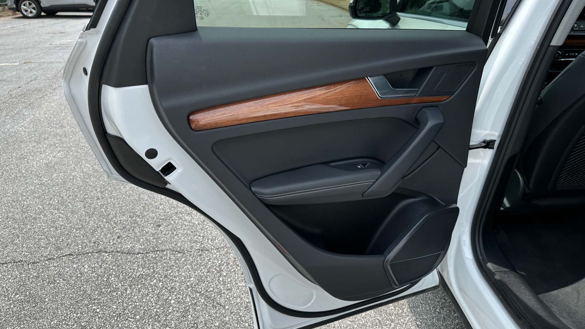 Used 2021 Audi Q5 PREMIUM PLUS / WOOD TRIM / PANORAMIC ROOF / TOUCH SCREEN for sale $29,895 at Formula Imports in Charlotte NC 28227 22