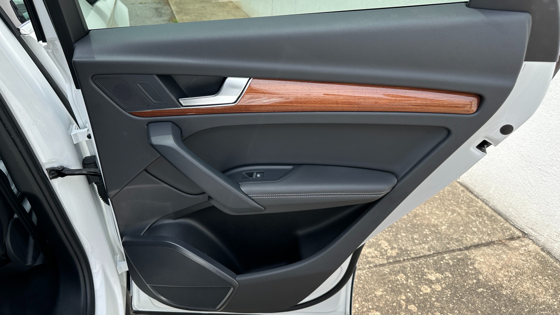 Used 2021 Audi Q5 PREMIUM PLUS / WOOD TRIM / PANORAMIC ROOF / TOUCH SCREEN for sale $29,895 at Formula Imports in Charlotte NC 28227 27
