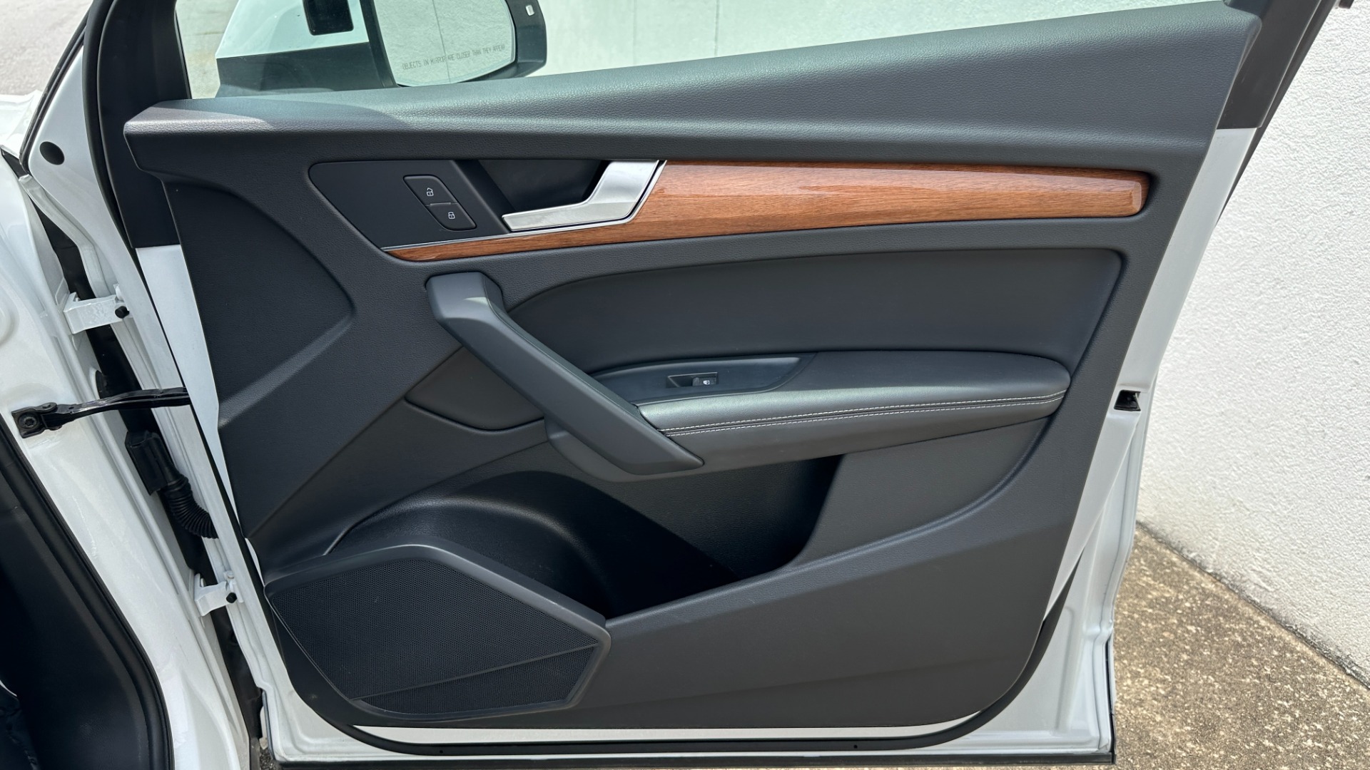 Used 2021 Audi Q5 PREMIUM PLUS / WOOD TRIM / PANORAMIC ROOF / TOUCH SCREEN for sale $29,895 at Formula Imports in Charlotte NC 28227 30