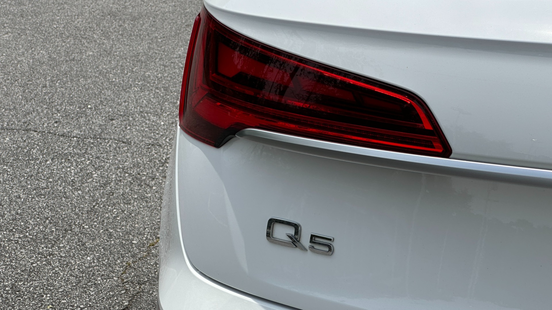 Used 2021 Audi Q5 PREMIUM PLUS / WOOD TRIM / PANORAMIC ROOF / TOUCH SCREEN for sale $29,895 at Formula Imports in Charlotte NC 28227 39