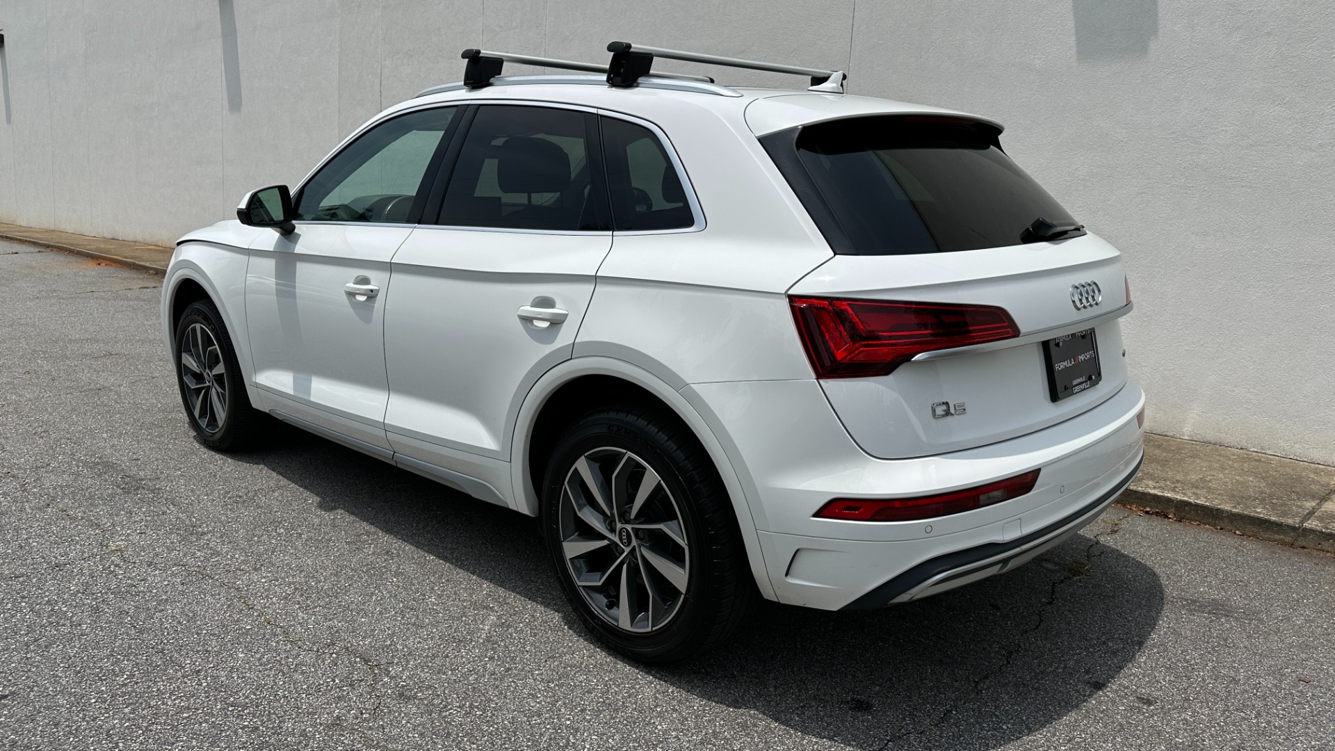 Used 2021 Audi Q5 PREMIUM PLUS / WOOD TRIM / PANORAMIC ROOF / TOUCH SCREEN for sale $29,895 at Formula Imports in Charlotte NC 28227 4