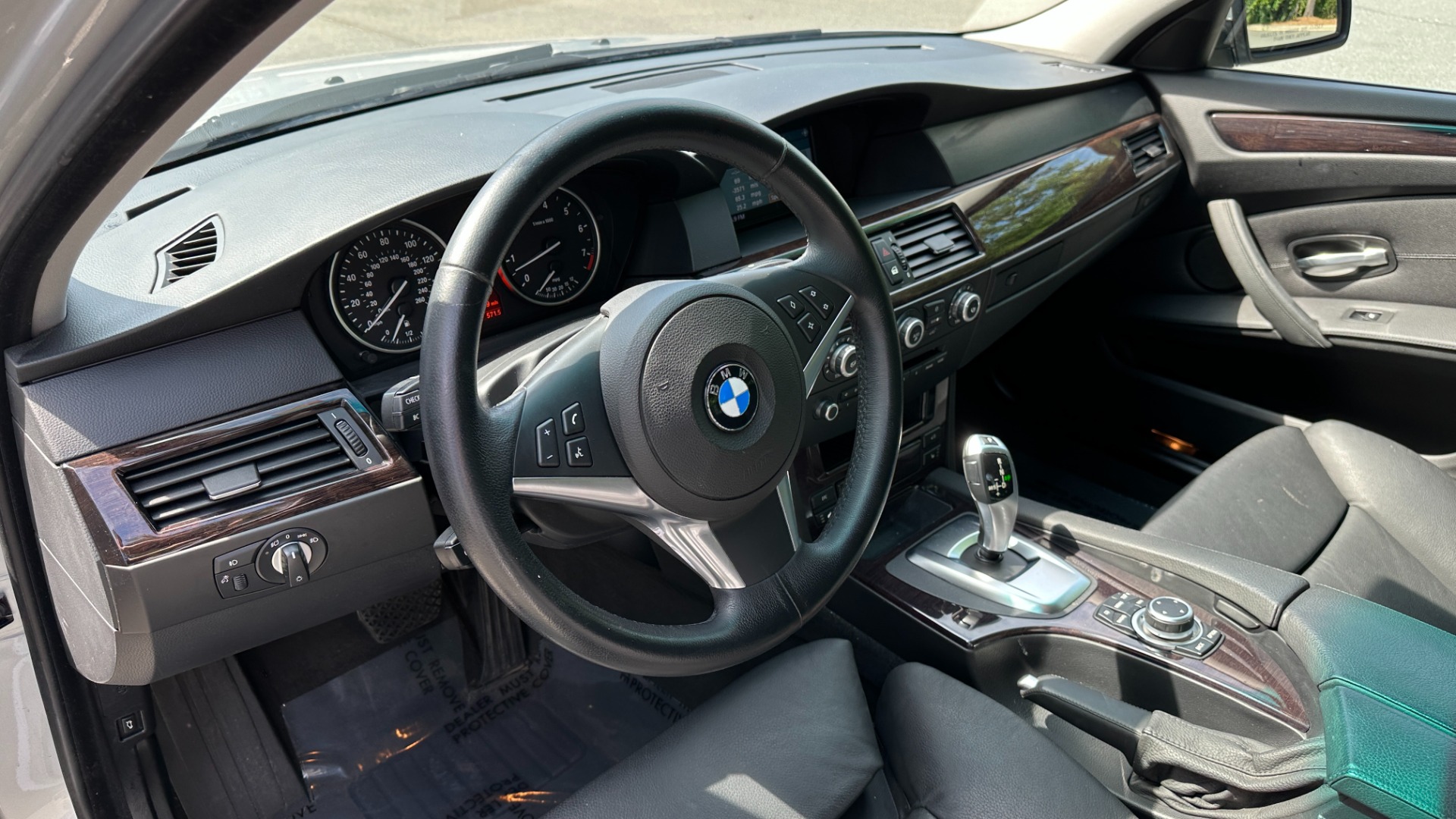 Used 2009 BMW 5 Series 528i / SPORT PACKAGE / PREMIUM PACKAGE / DAKOTA LEATHER for sale $14,995 at Formula Imports in Charlotte NC 28227 10