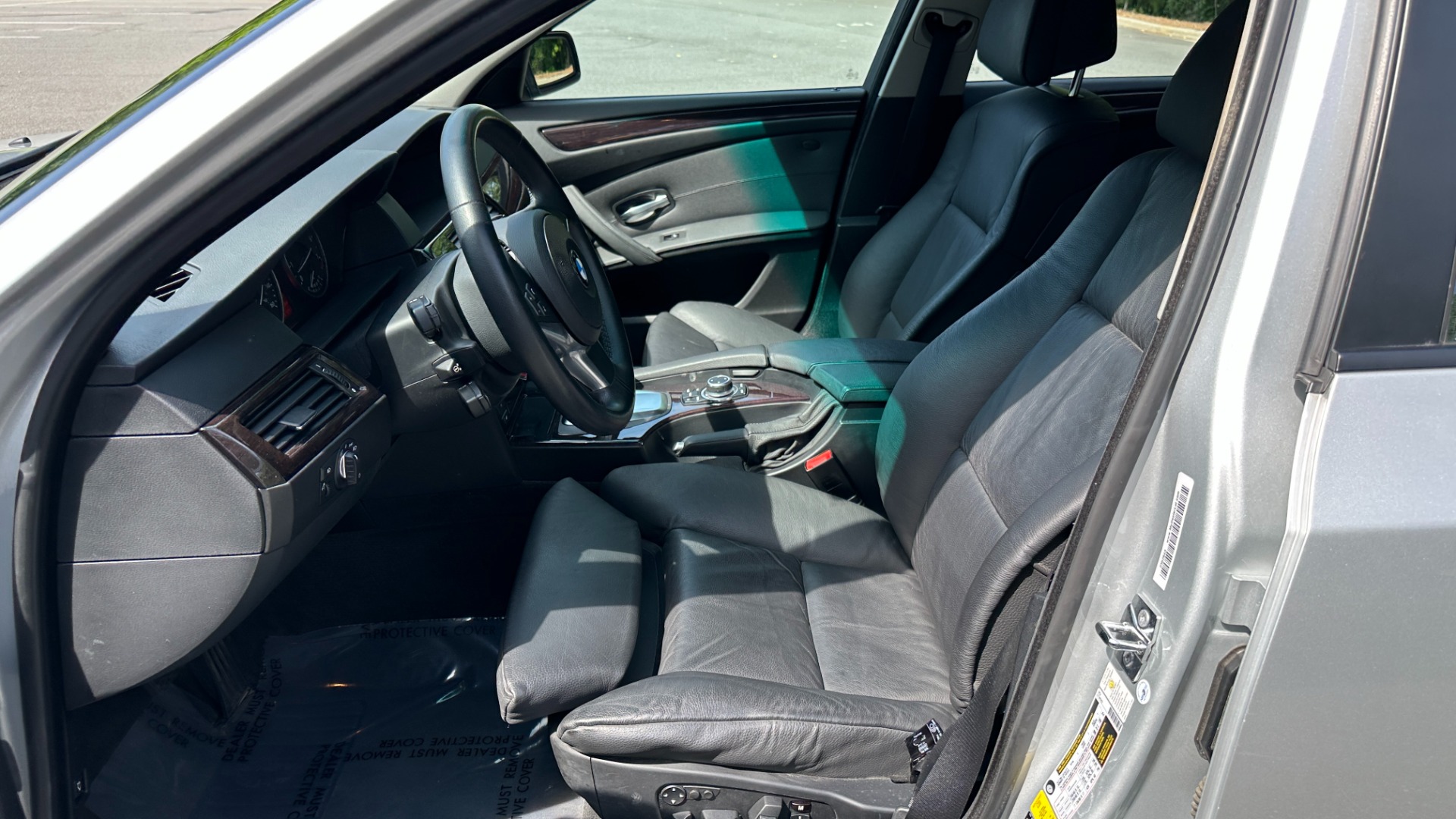 Used 2009 BMW 5 Series 528i / SPORT PACKAGE / PREMIUM PACKAGE / DAKOTA LEATHER for sale $14,995 at Formula Imports in Charlotte NC 28227 11