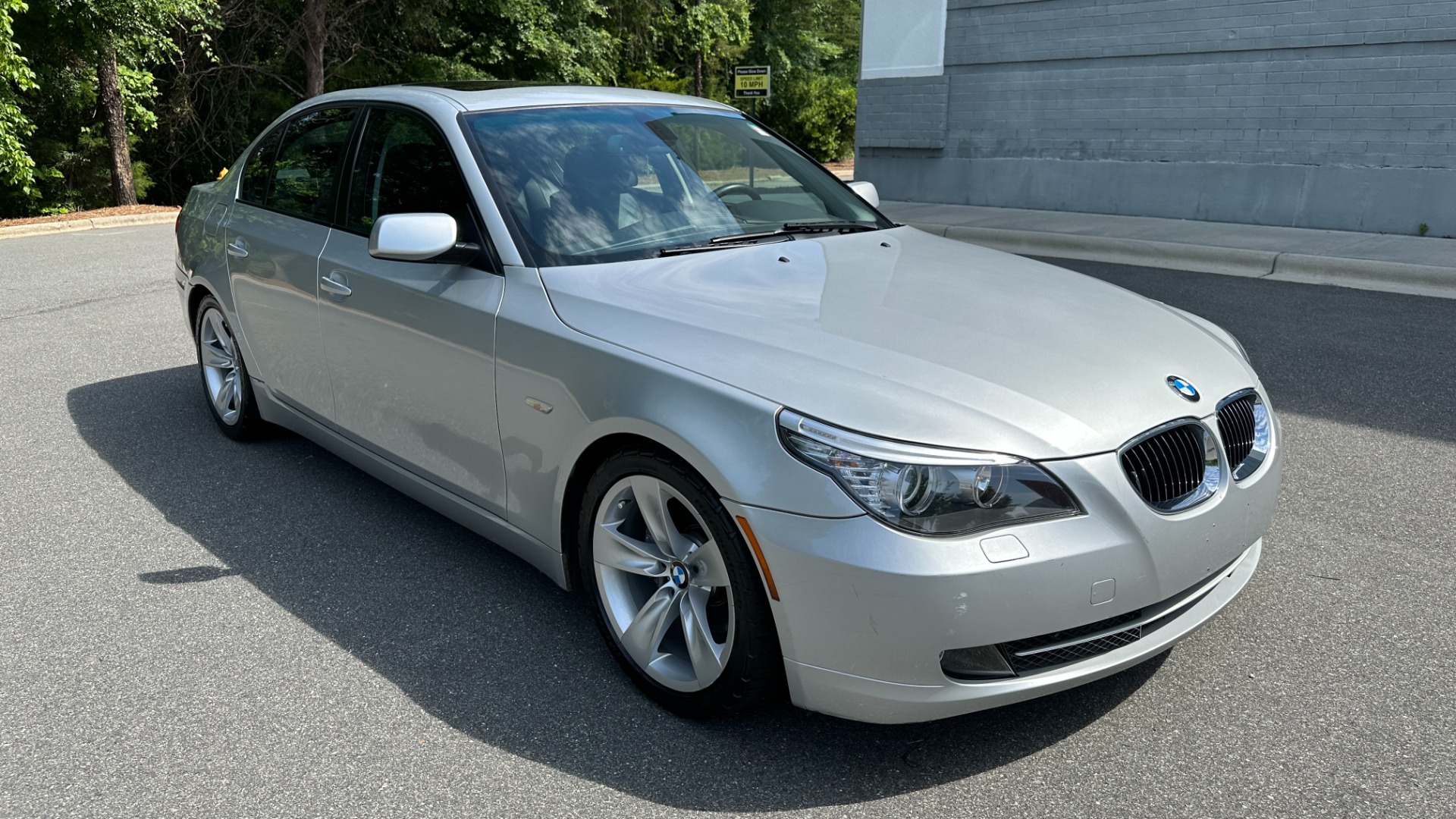 Used 2009 BMW 5 Series 528i / SPORT PACKAGE / PREMIUM PACKAGE / DAKOTA LEATHER for sale $14,995 at Formula Imports in Charlotte NC 28227 2
