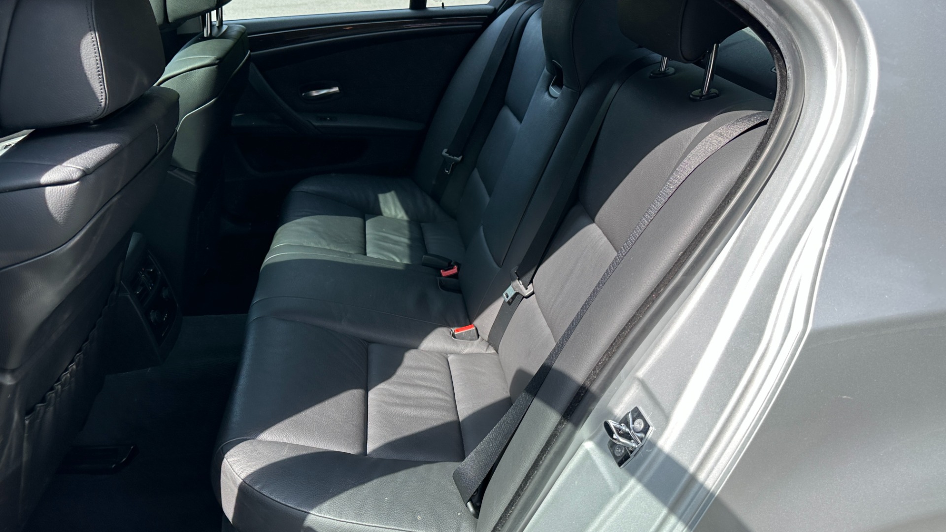 Used 2009 BMW 5 Series 528i / SPORT PACKAGE / PREMIUM PACKAGE / DAKOTA LEATHER for sale $14,995 at Formula Imports in Charlotte NC 28227 24