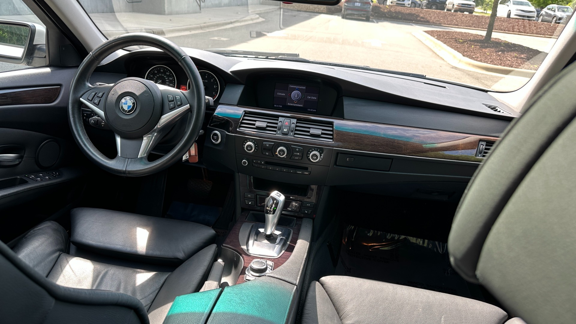 Used 2009 BMW 5 Series 528i / SPORT PACKAGE / PREMIUM PACKAGE / DAKOTA LEATHER for sale $14,995 at Formula Imports in Charlotte NC 28227 27