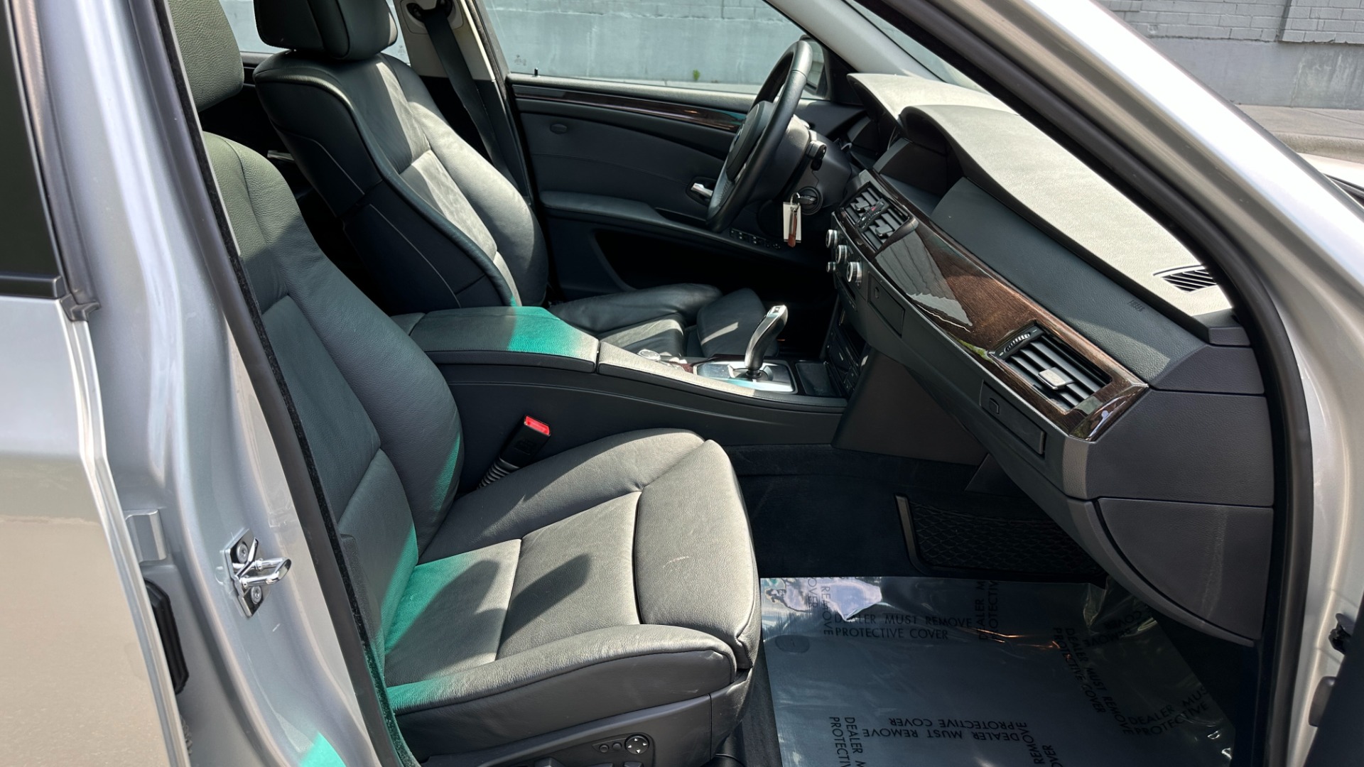 Used 2009 BMW 5 Series 528i / SPORT PACKAGE / PREMIUM PACKAGE / DAKOTA LEATHER for sale $14,995 at Formula Imports in Charlotte NC 28227 33