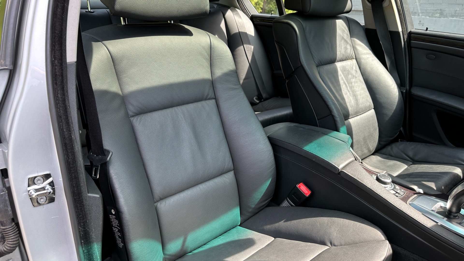 Used 2009 BMW 5 Series 528i / SPORT PACKAGE / PREMIUM PACKAGE / DAKOTA LEATHER for sale $14,995 at Formula Imports in Charlotte NC 28227 34